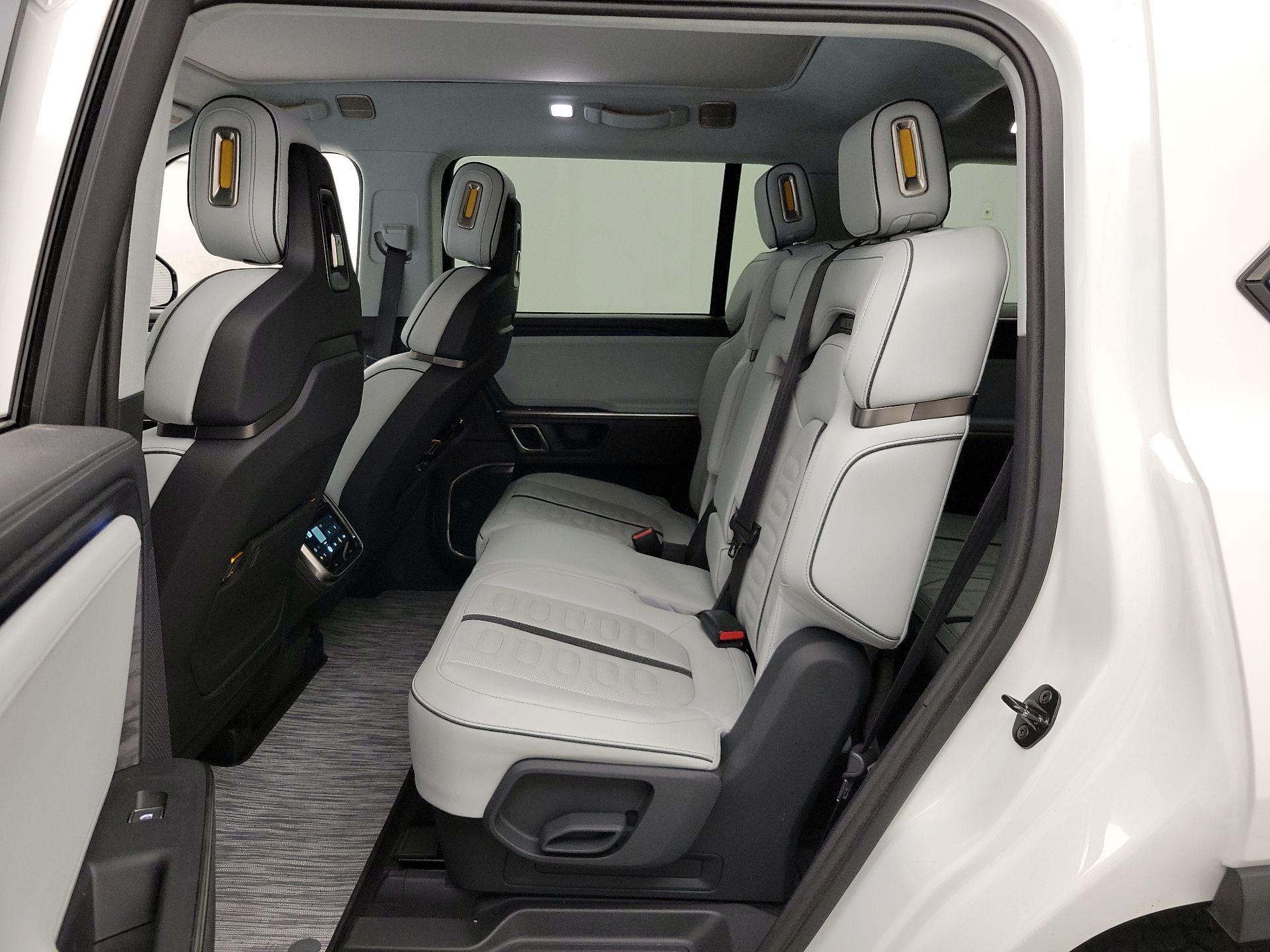 Thumbnail: 2023 Rivian R1S - 18