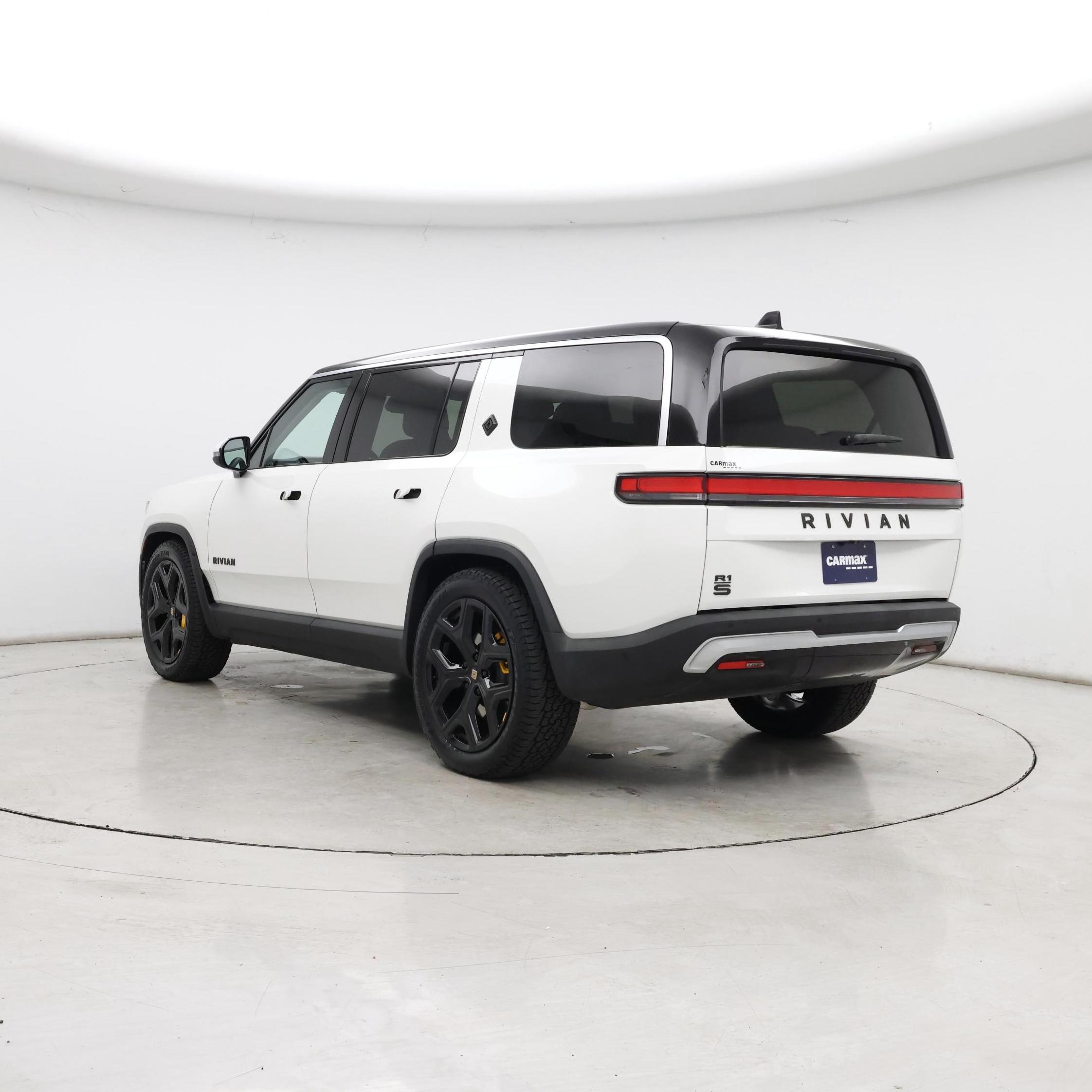 Thumbnail: 2023 Rivian R1S - 2