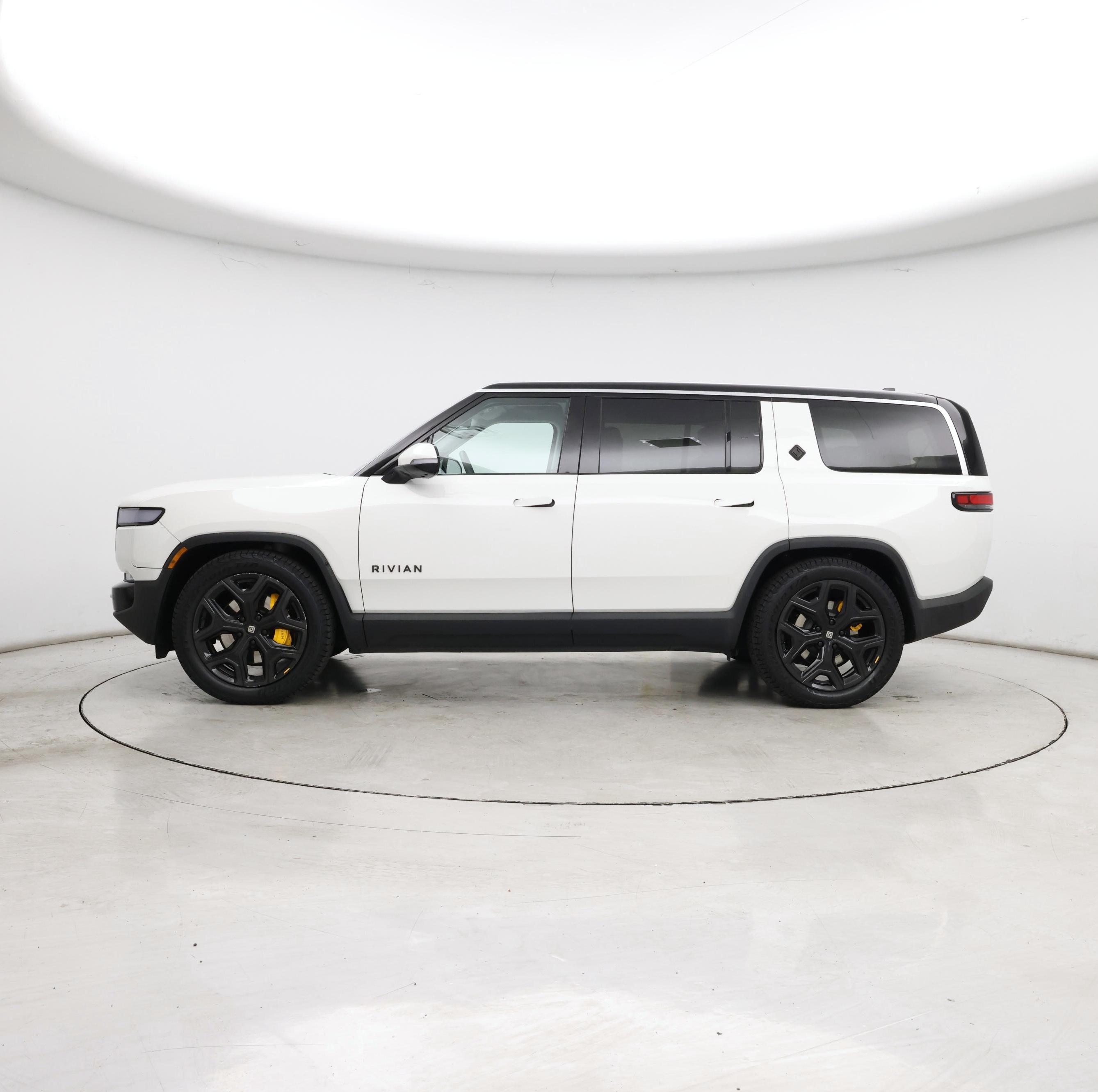 Thumbnail: 2023 Rivian R1S - 3