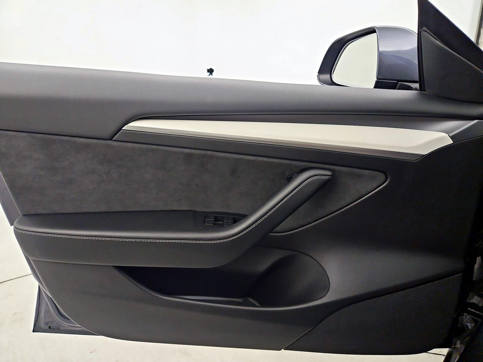 Thumbnail: 2022 Tesla Model 3 - 12
