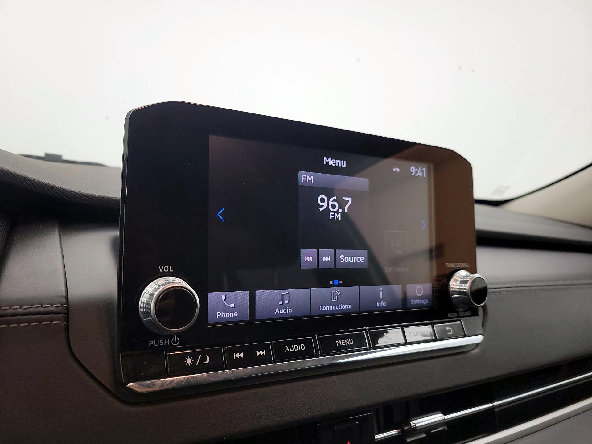 Thumbnail: 2023 Mitsubishi Outlander - 15