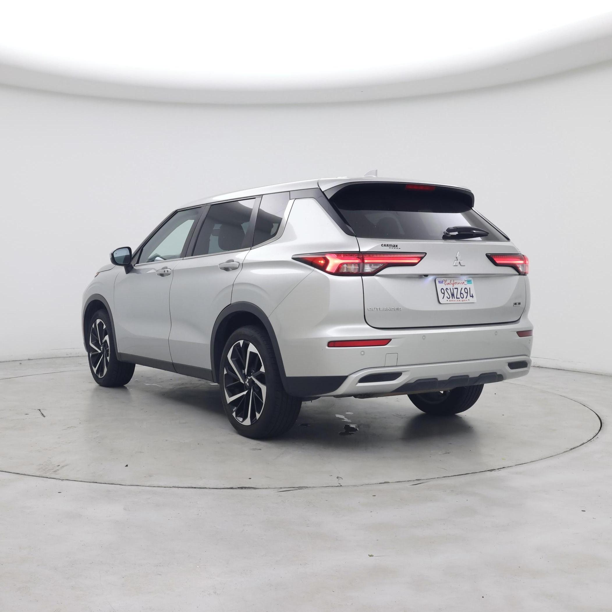 Thumbnail: 2023 Mitsubishi Outlander - 2
