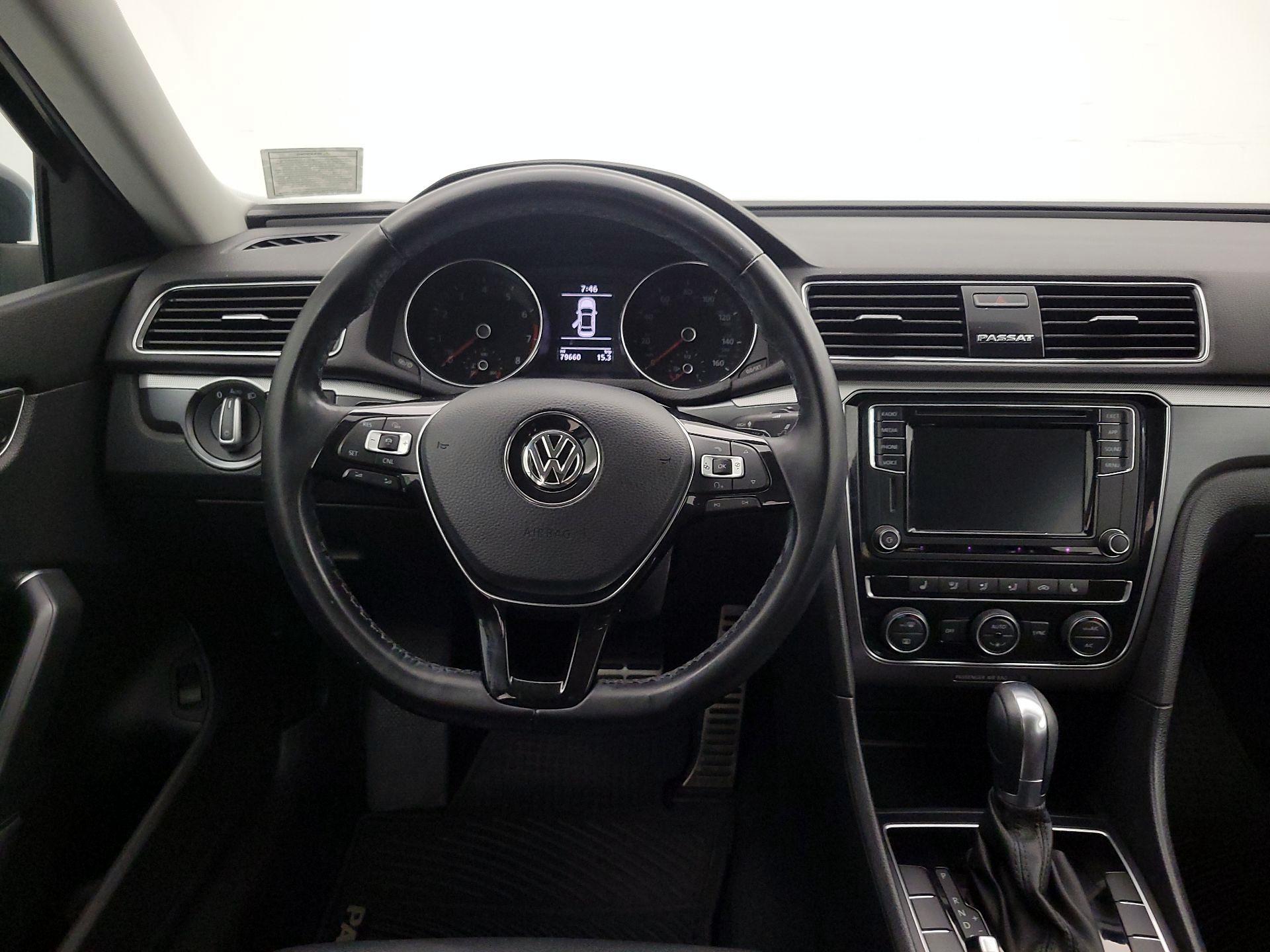 Thumbnail: 2018 Volkswagen Passat - 10