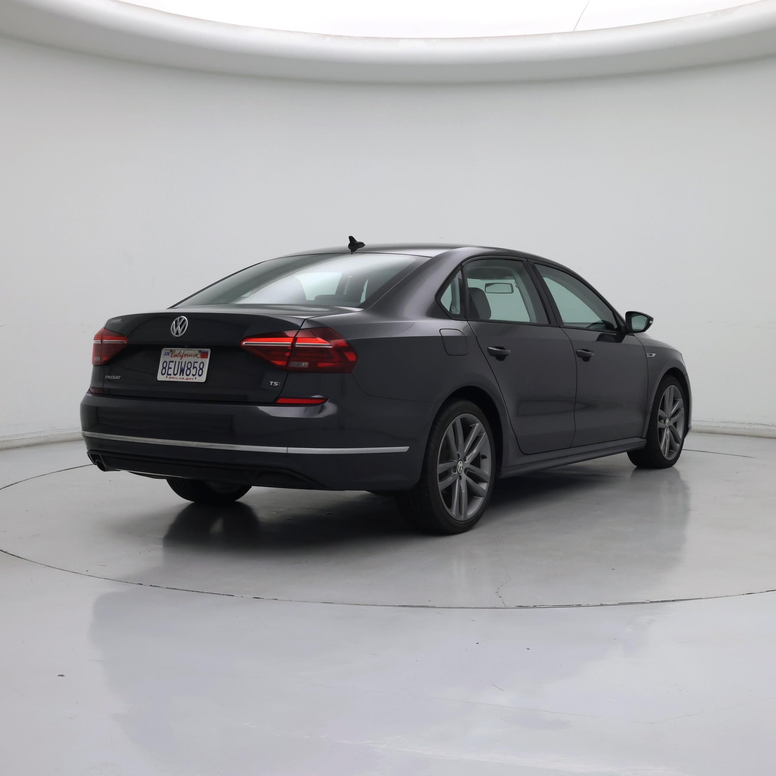 Thumbnail: 2018 Volkswagen Passat - 8