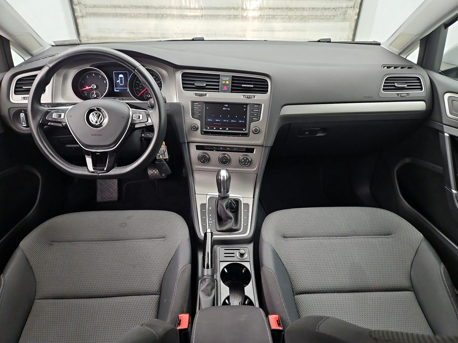 Thumbnail: 2016 Volkswagen Golf - 9