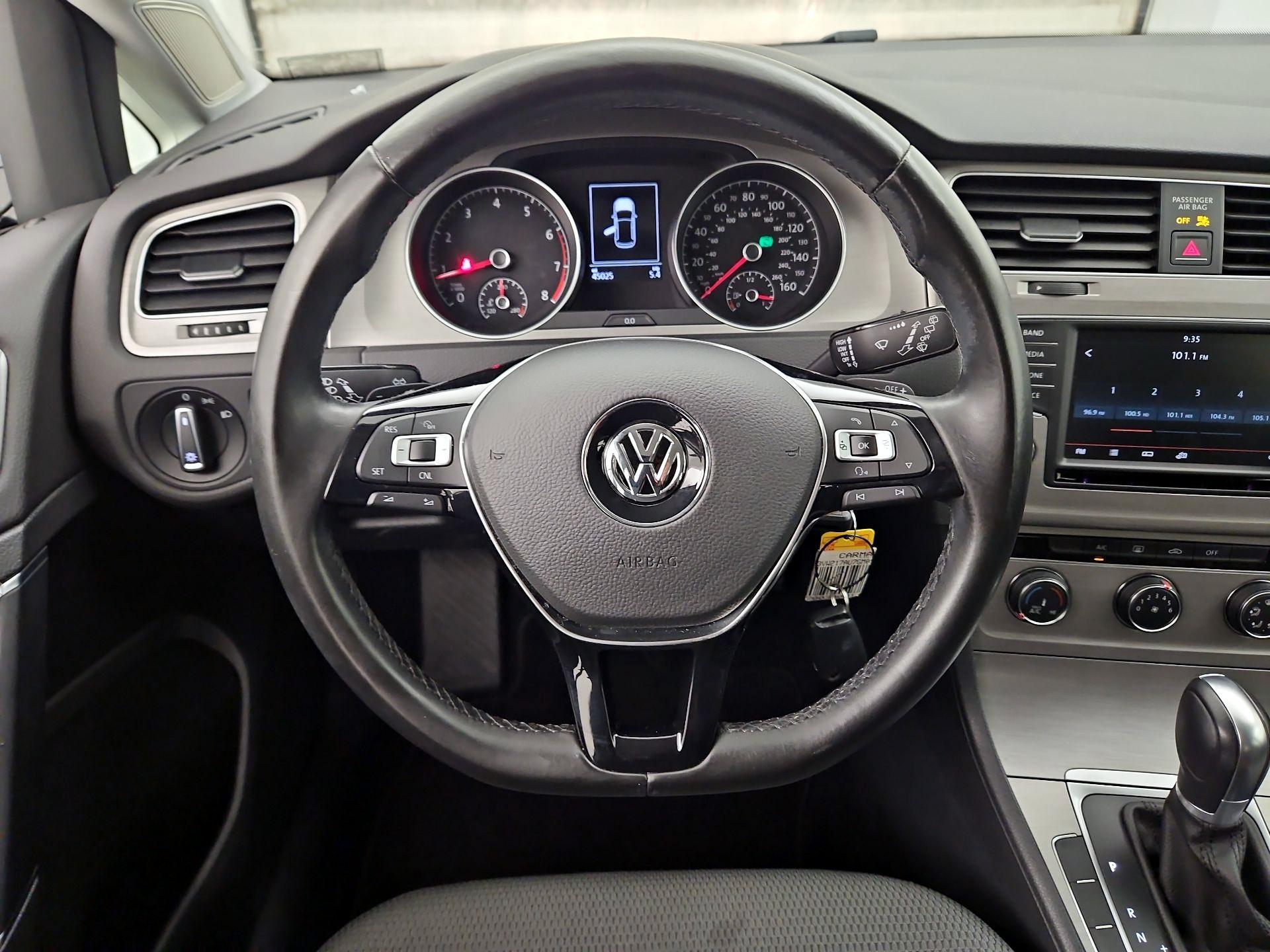 Thumbnail: 2016 Volkswagen Golf - 10