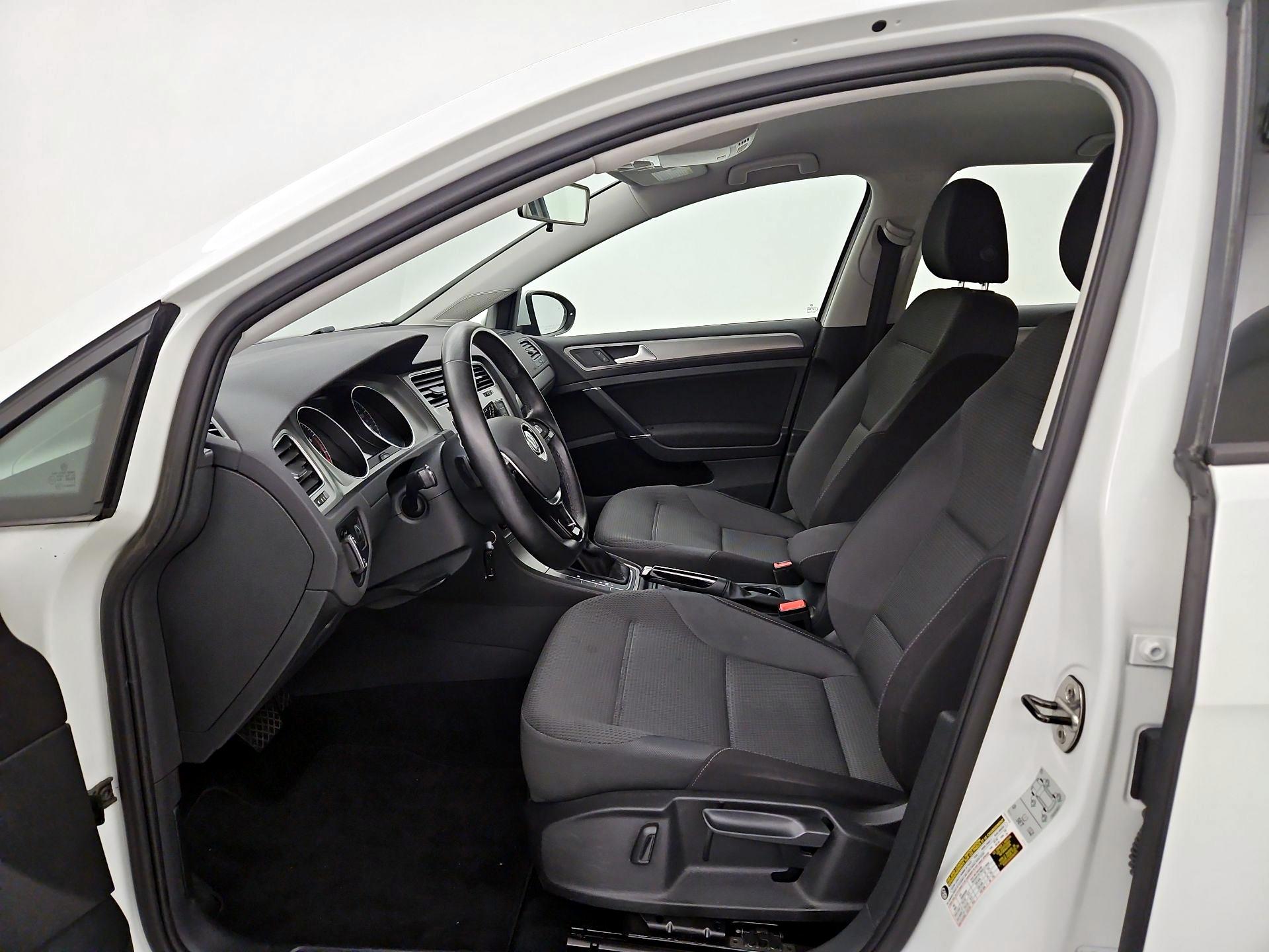 Thumbnail: 2016 Volkswagen Golf - 11