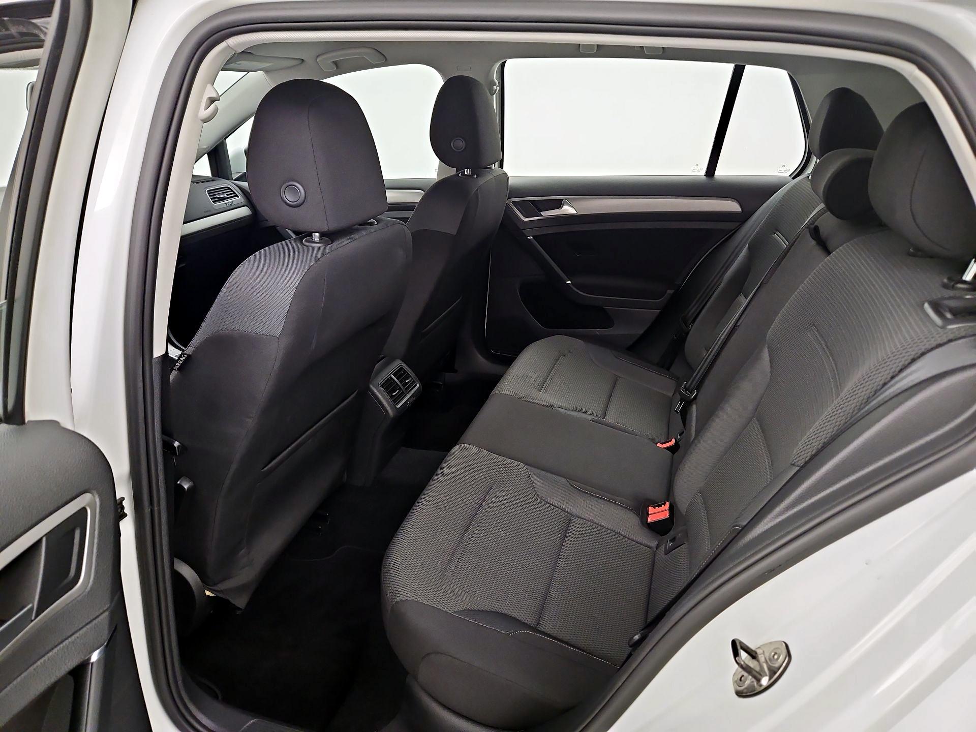 Thumbnail: 2016 Volkswagen Golf - 18