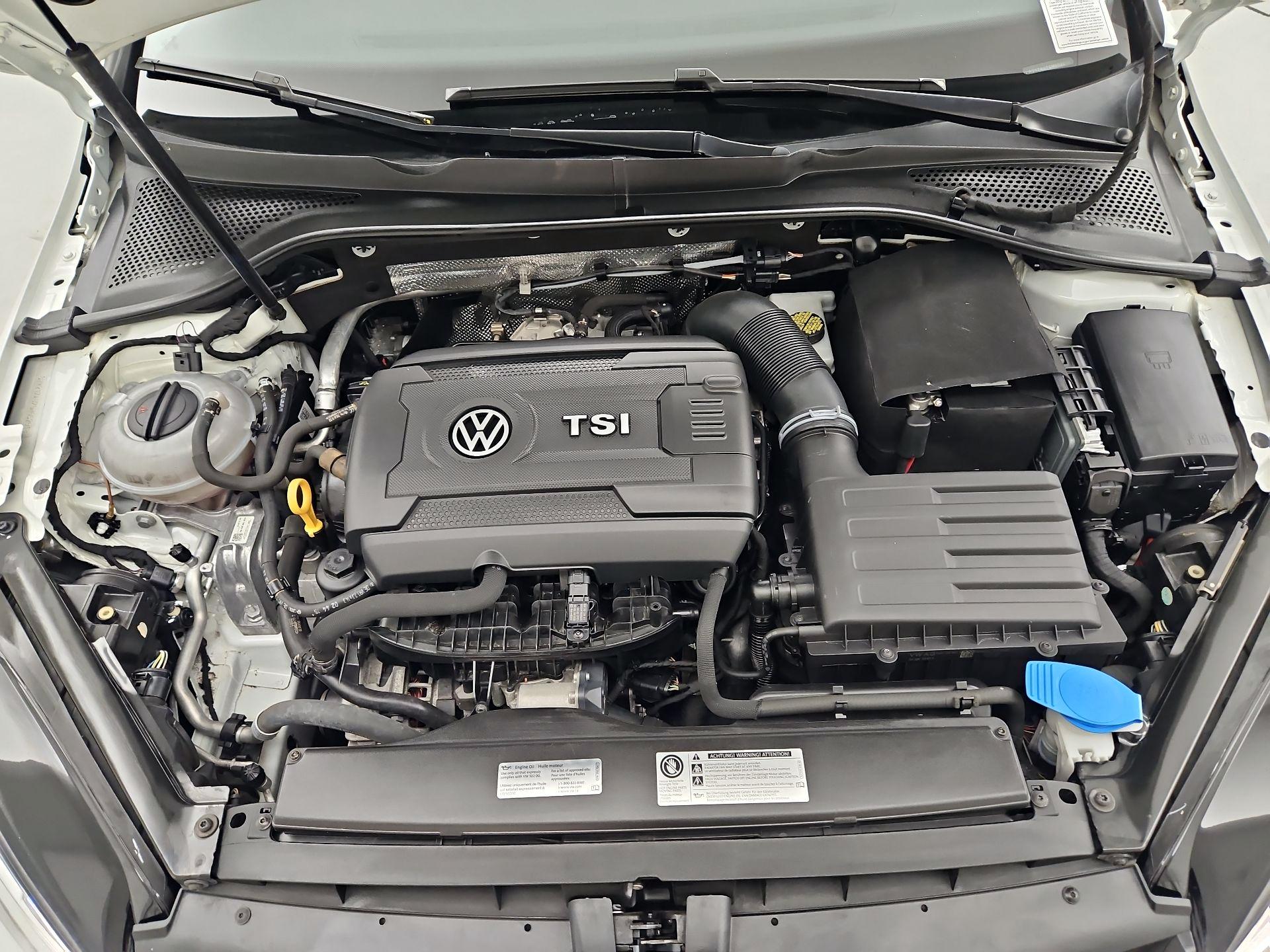 Thumbnail: 2016 Volkswagen Golf - 20