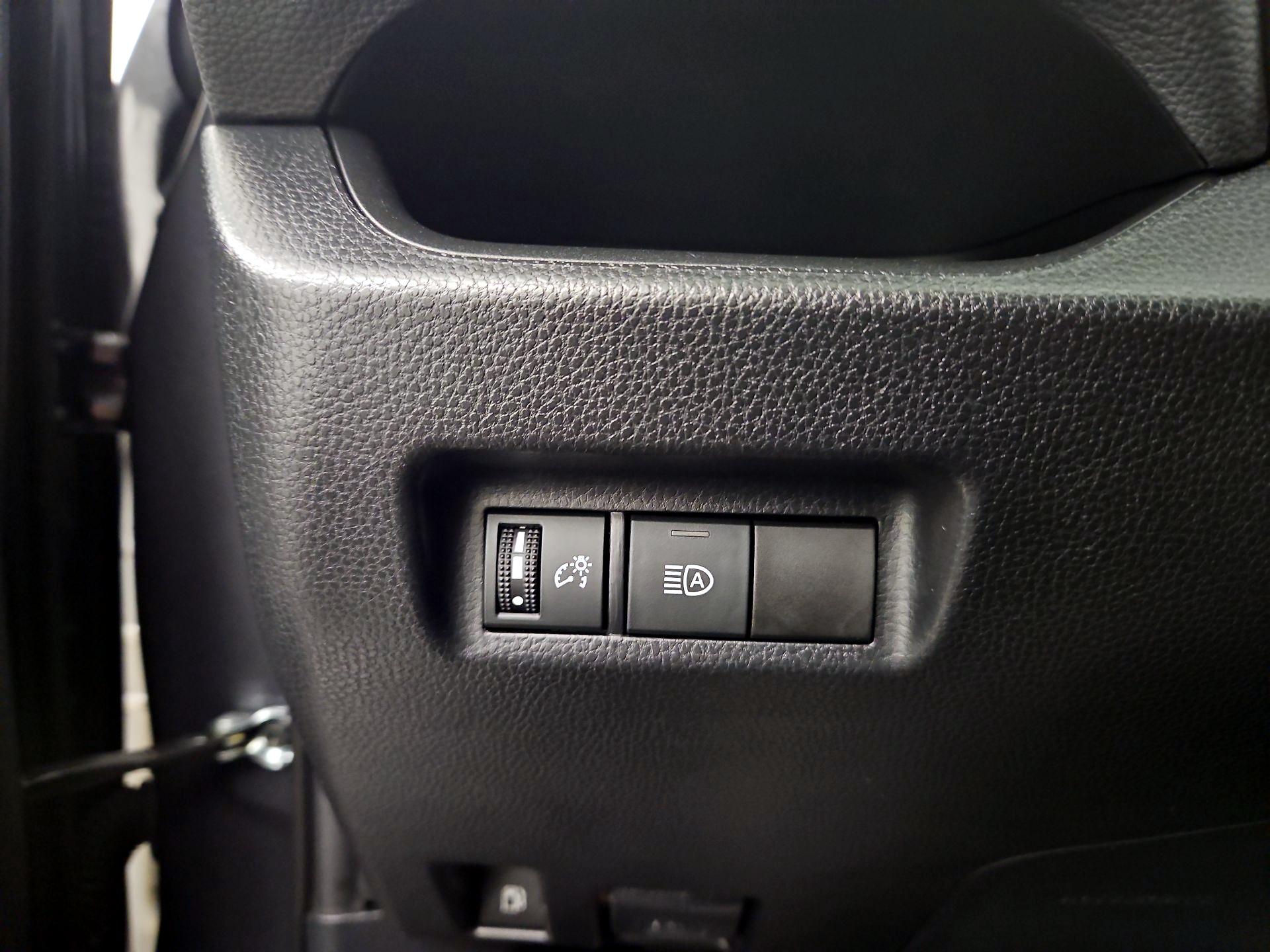 Thumbnail: 2019 Toyota RAV4 - 13