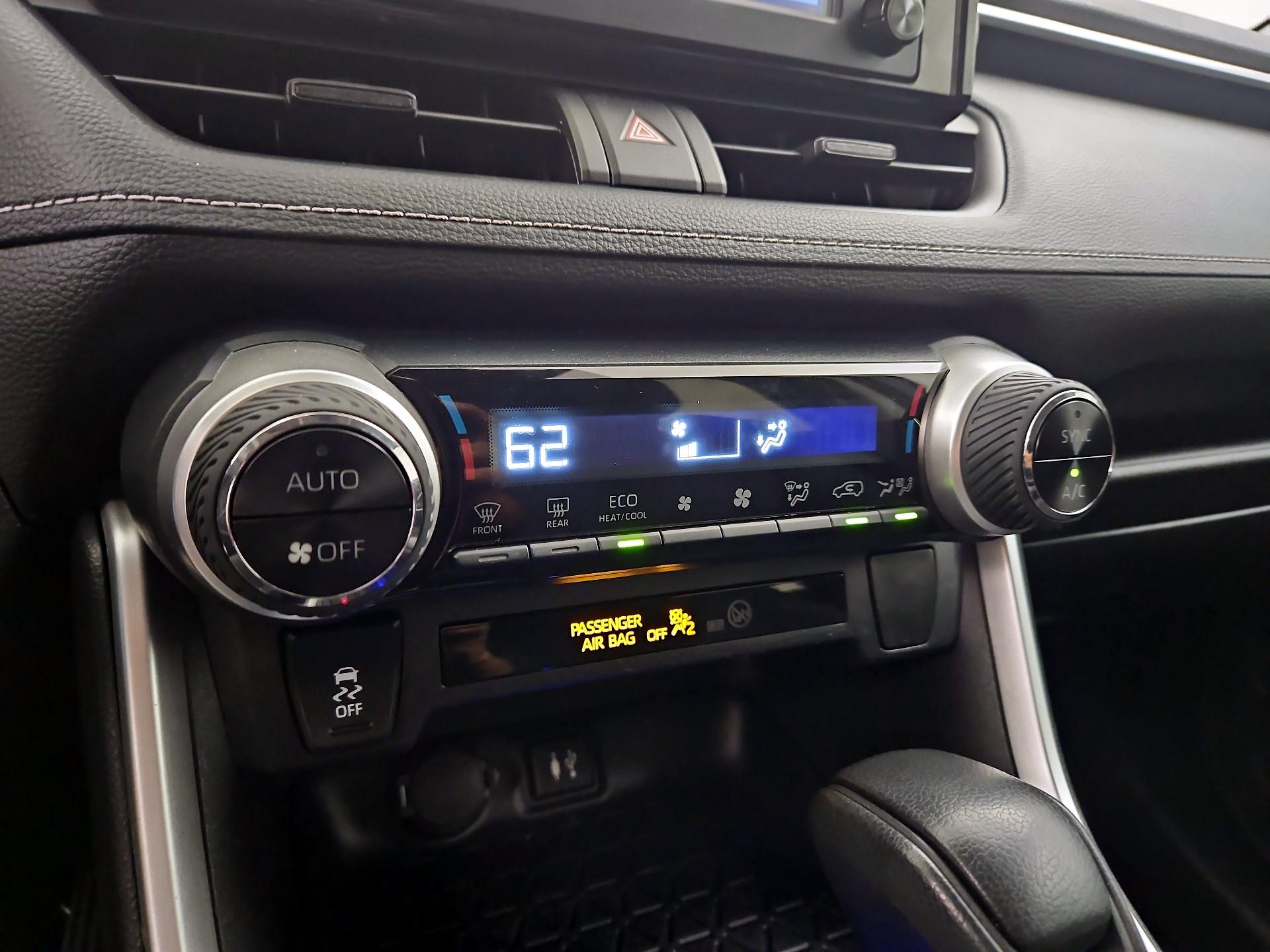 Thumbnail: 2019 Toyota RAV4 - 16