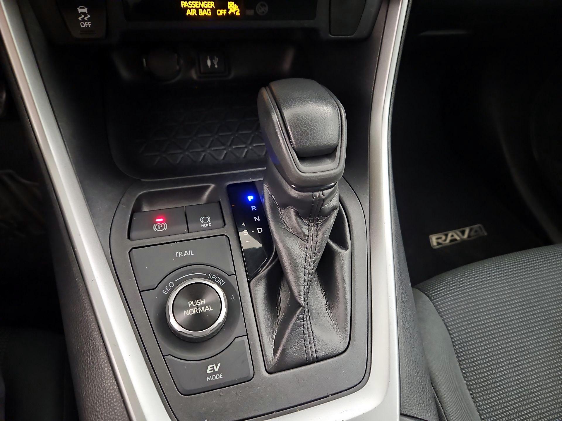 Thumbnail: 2019 Toyota RAV4 - 17