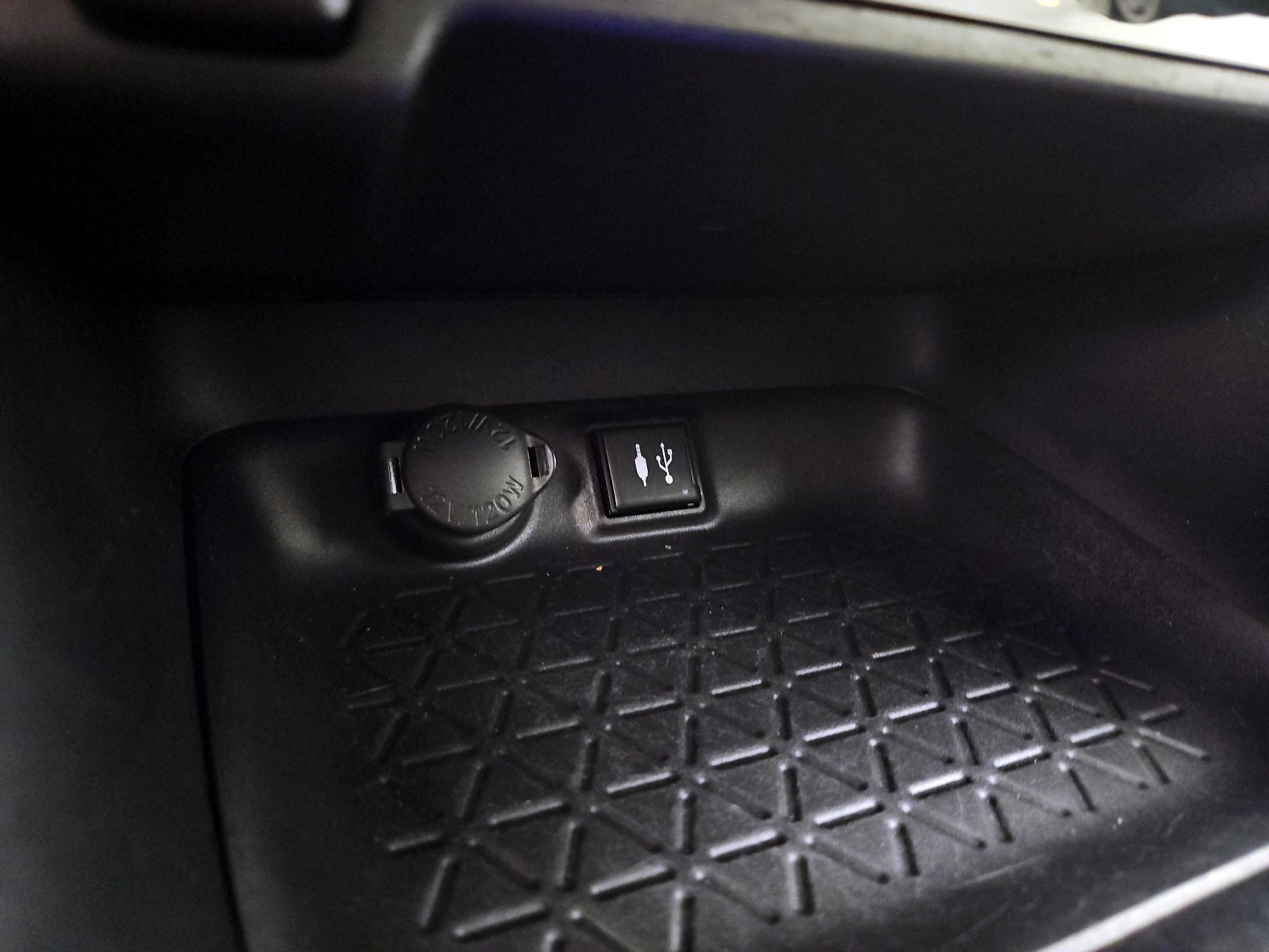 Thumbnail: 2019 Toyota RAV4 - 18