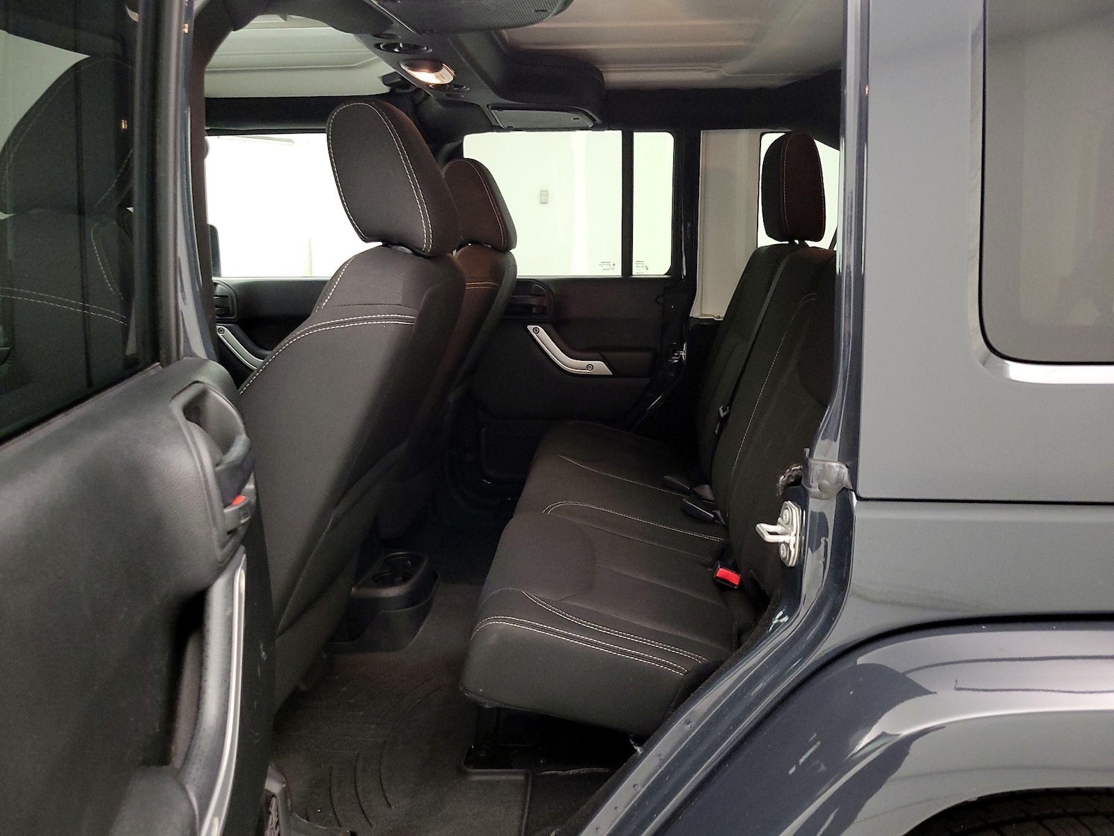 2017 Jeep Wrangler Unlimited Sahara - Photo 17