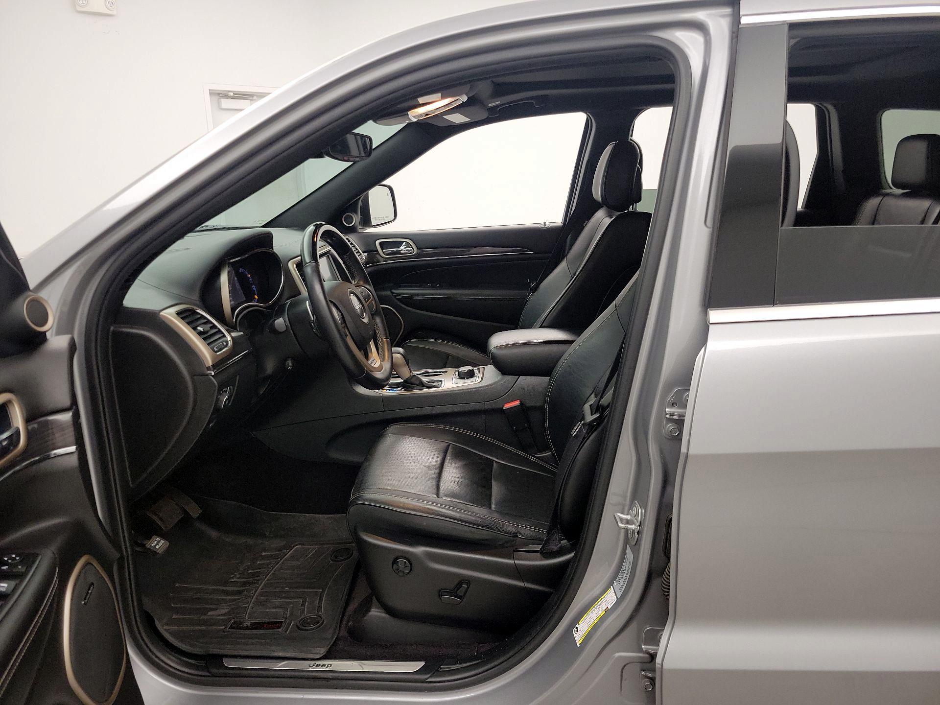 Thumbnail: 2017 Jeep Grand Cherokee - 11