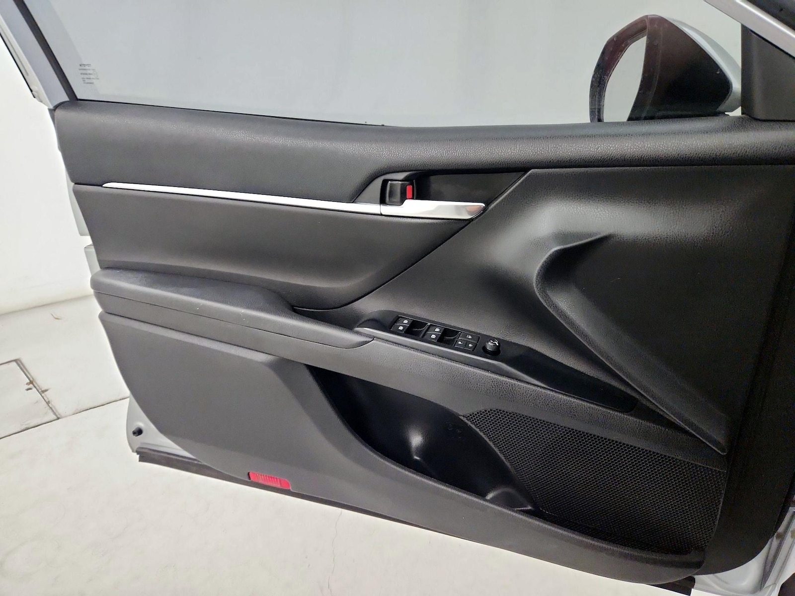 2020 Toyota Camry SE - Photo 13