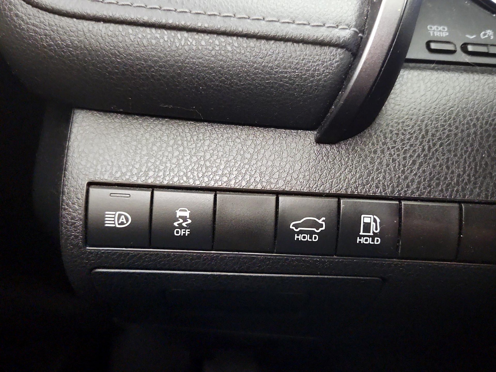 2020 Toyota Camry SE - Photo 14