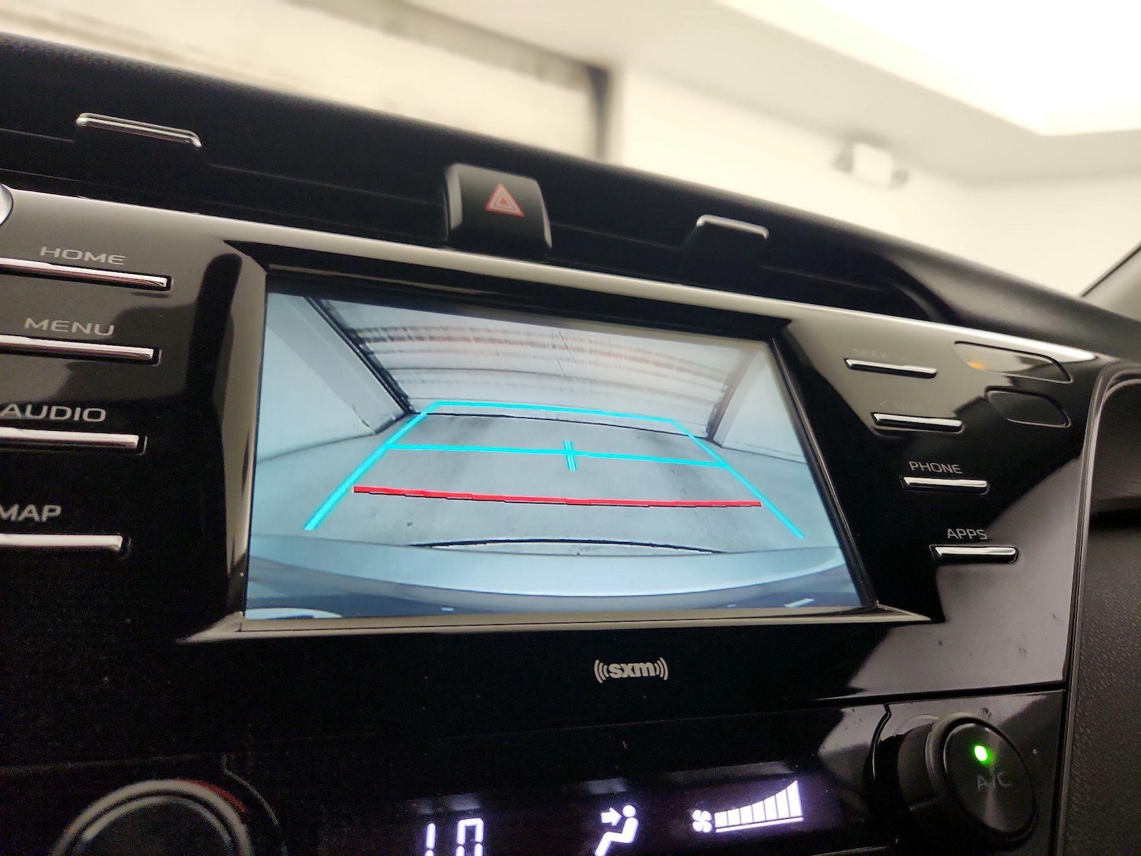 2020 Toyota Camry SE - Photo 15