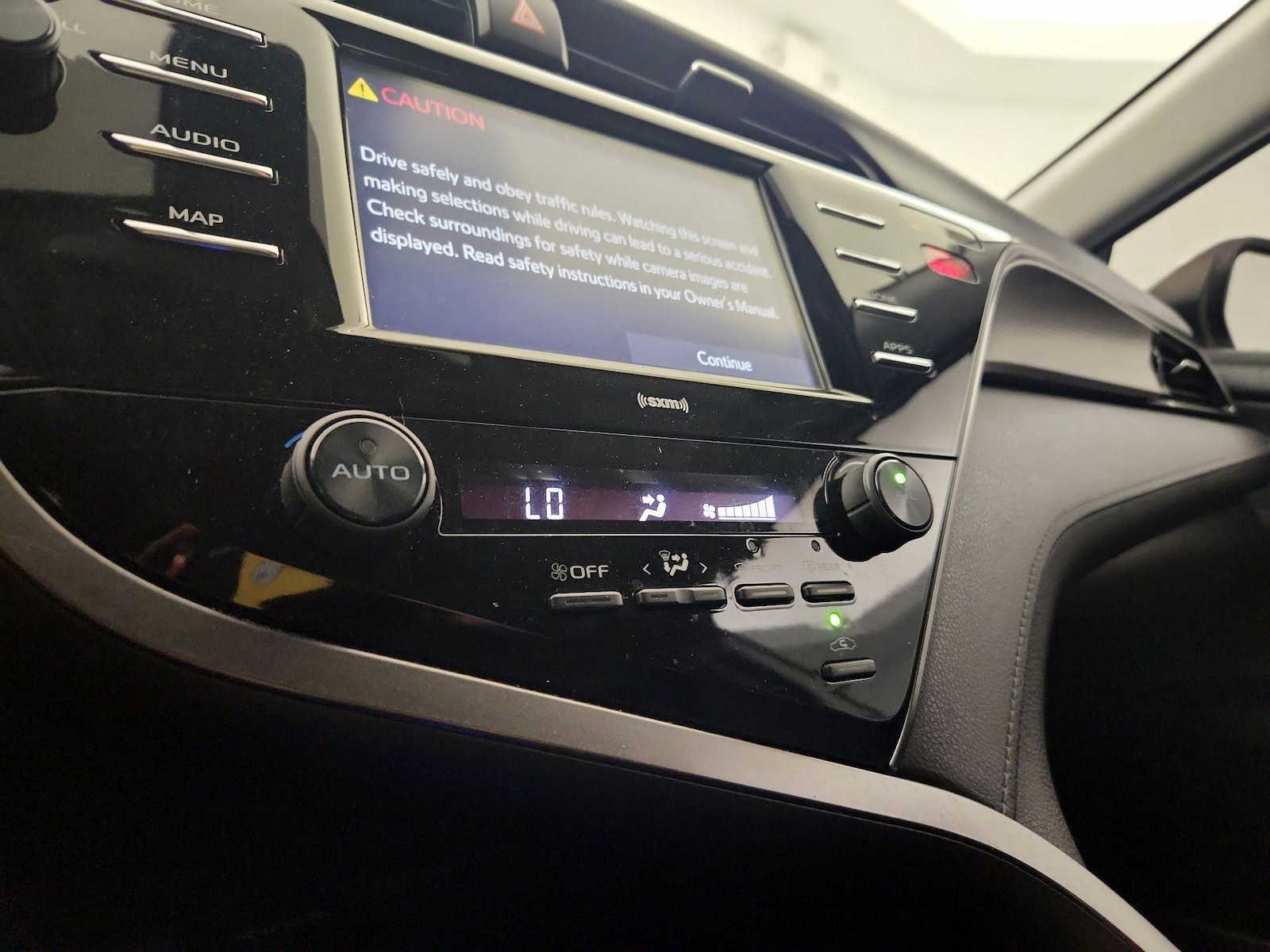 2020 Toyota Camry SE - Photo 17