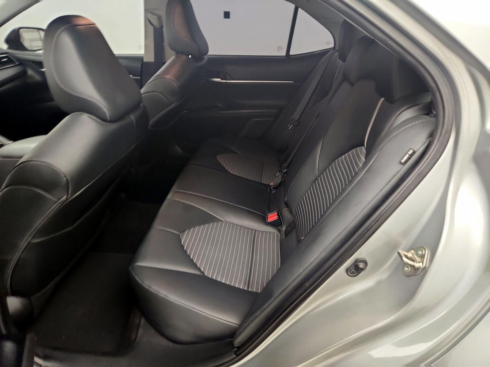 2020 Toyota Camry SE - Photo 20