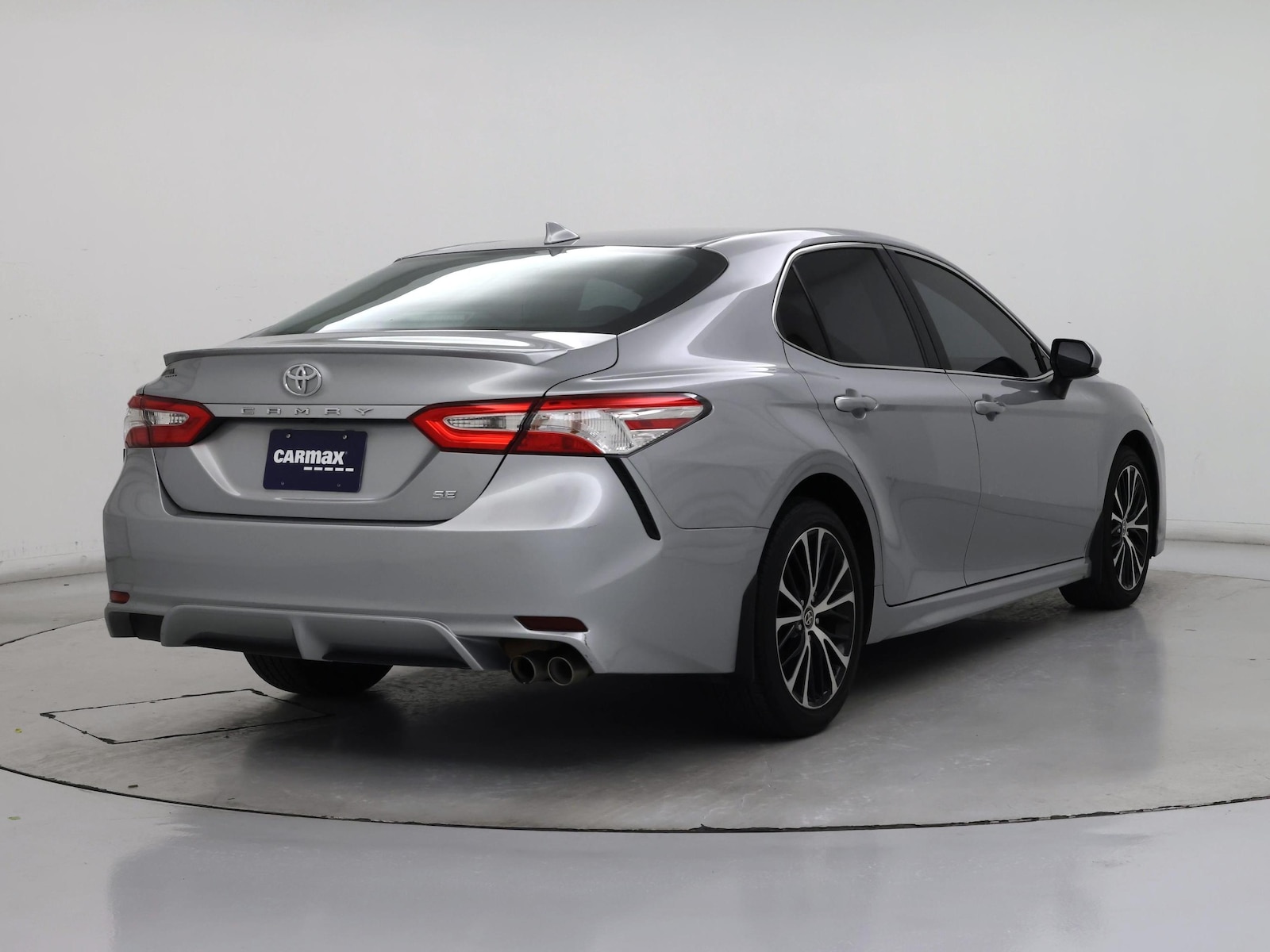 2020 Toyota Camry SE - Photo 9