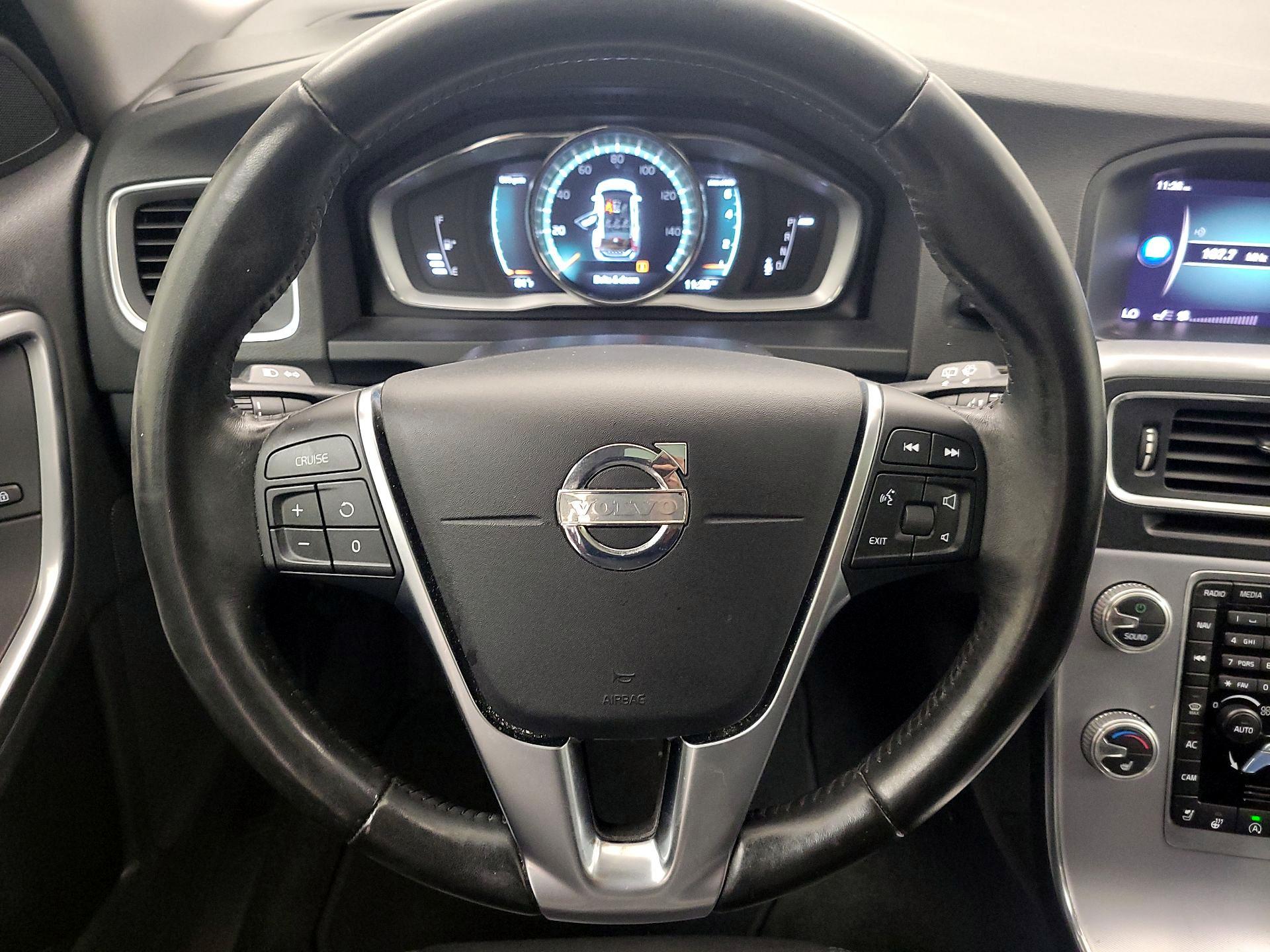 Thumbnail: 2018 Volvo S60 - 10