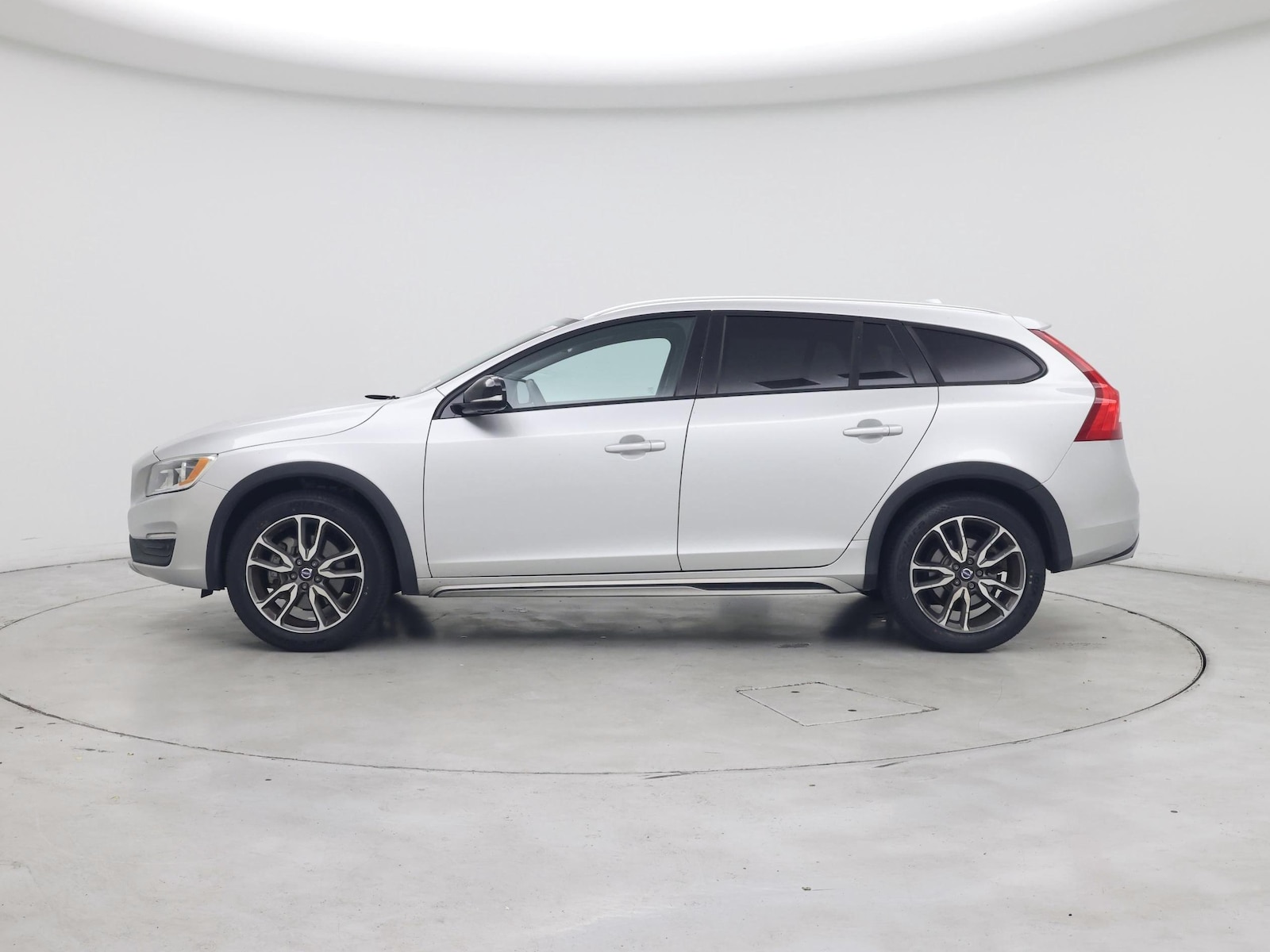 2018 Volvo V60 Base - Photo 4