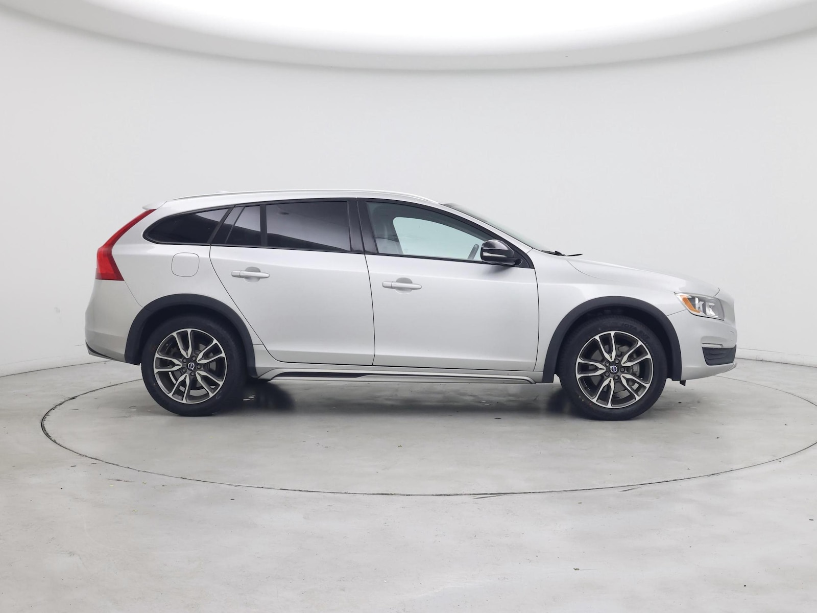 2018 Volvo V60 Base - Photo 8