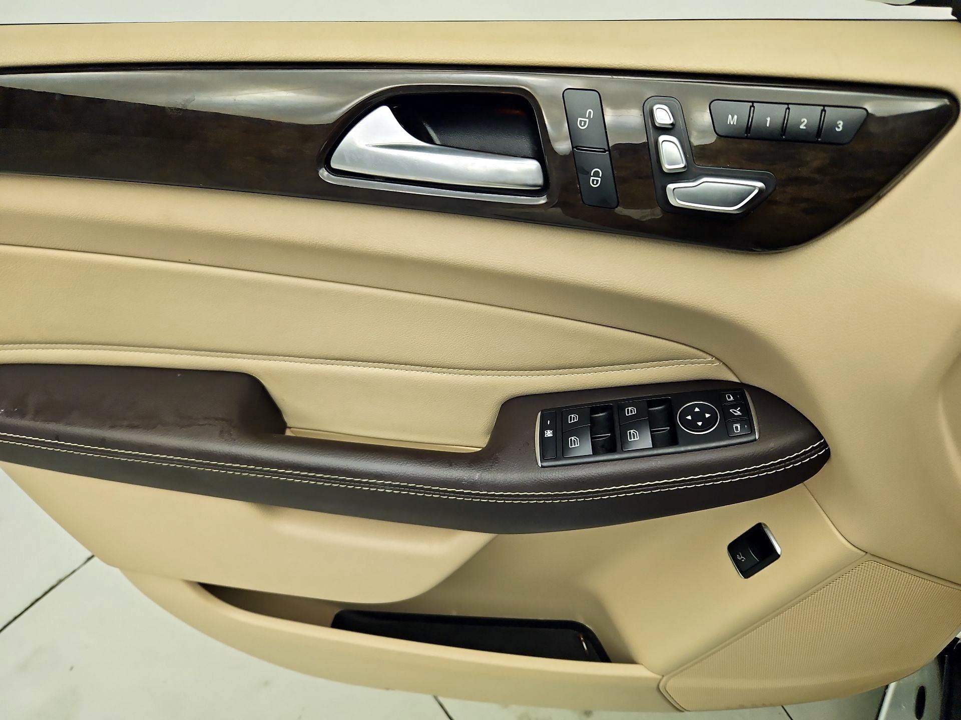 Thumbnail: 2016 Mercedes-Benz GLE - 12