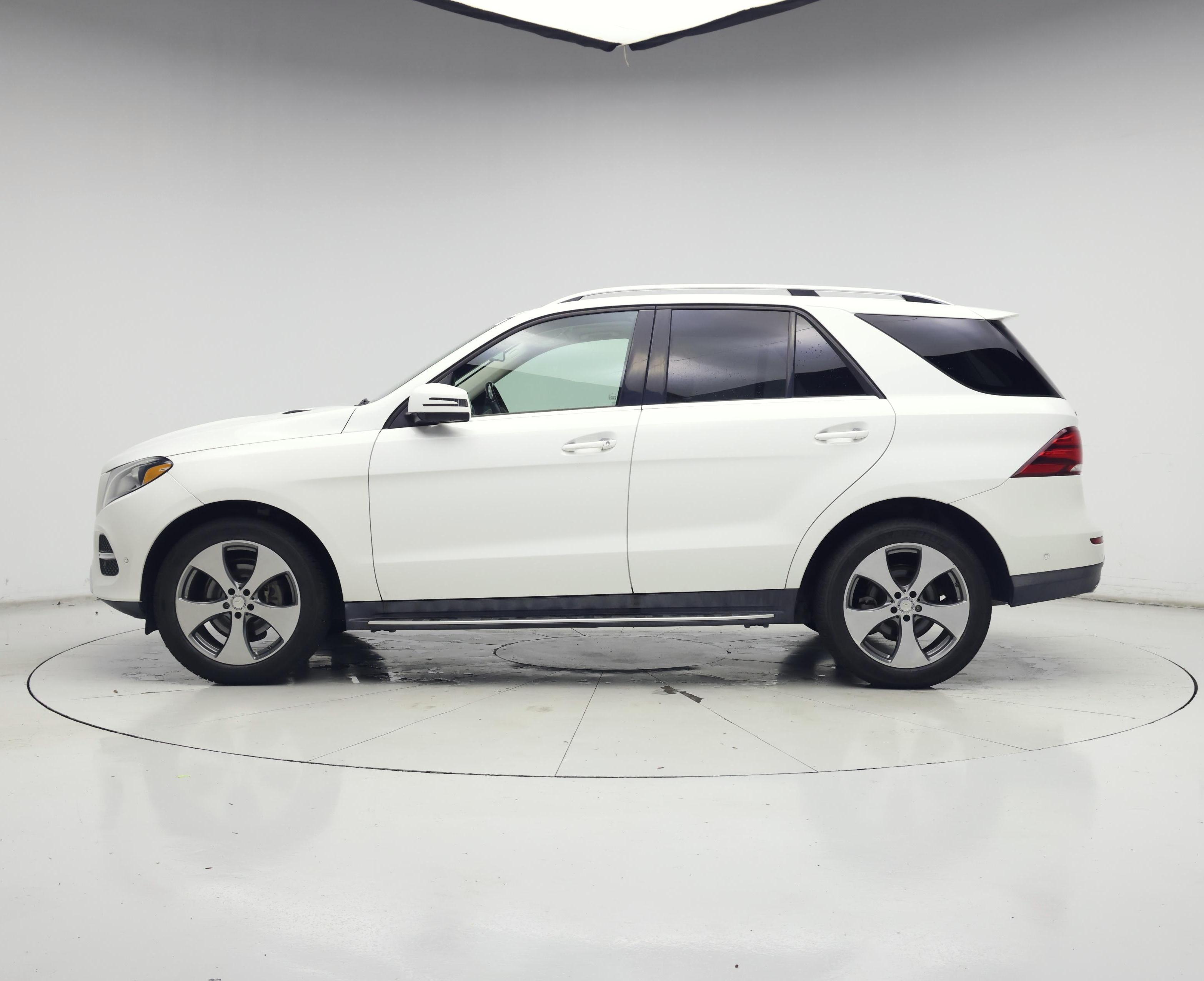 Thumbnail: 2016 Mercedes-Benz GLE - 3