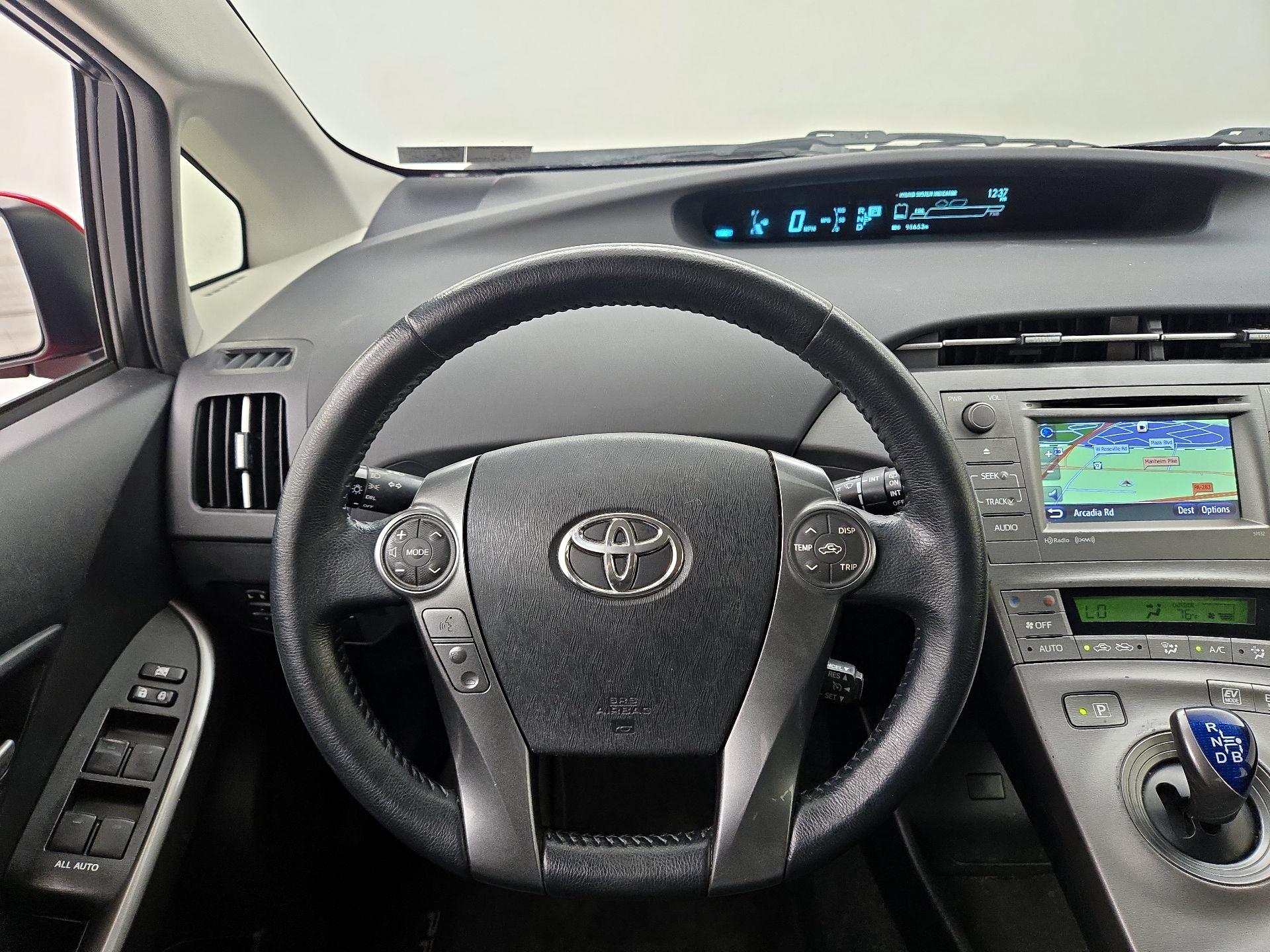 Thumbnail: 2015 Toyota Prius - 10