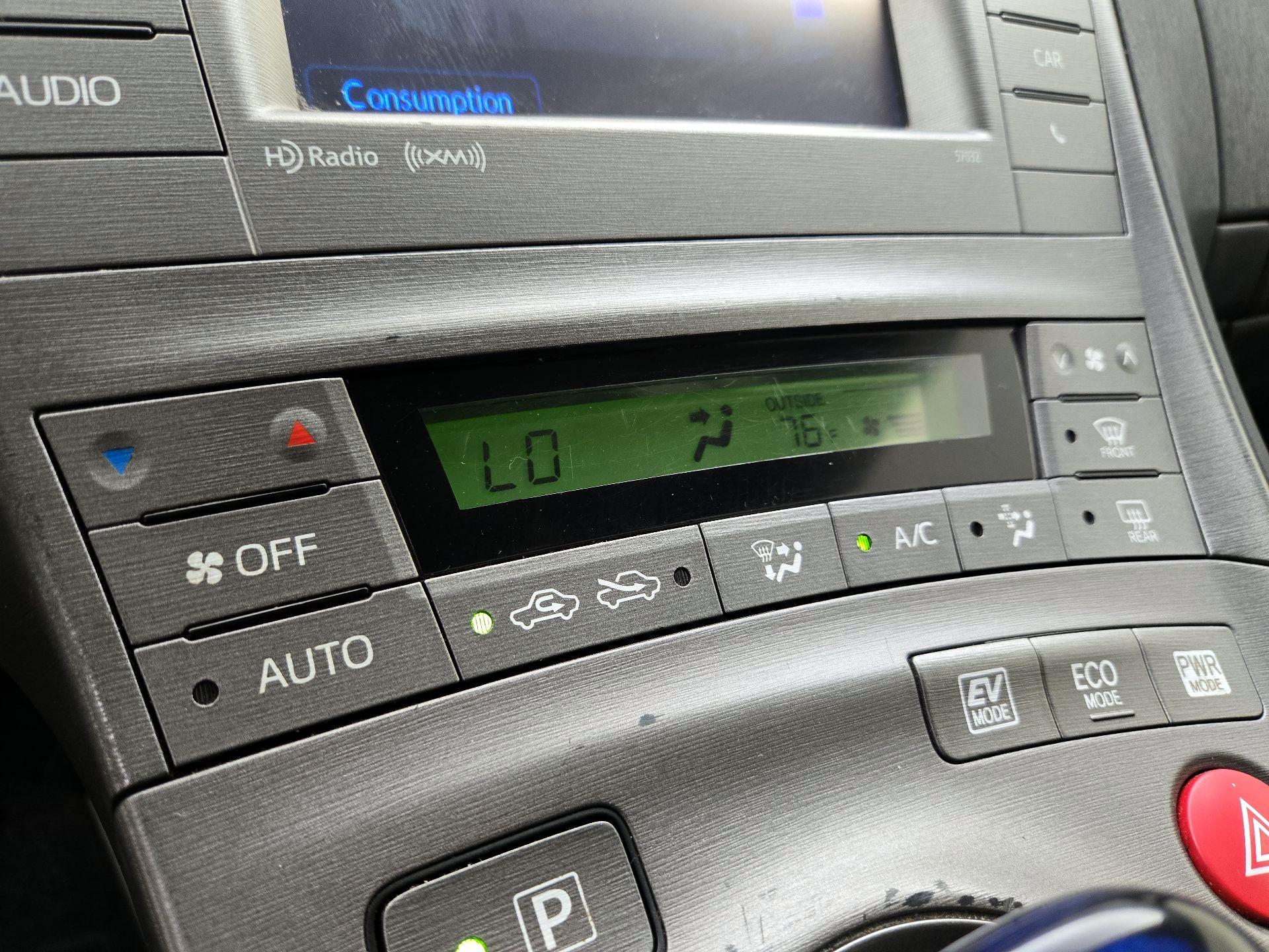 Thumbnail: 2015 Toyota Prius - 17