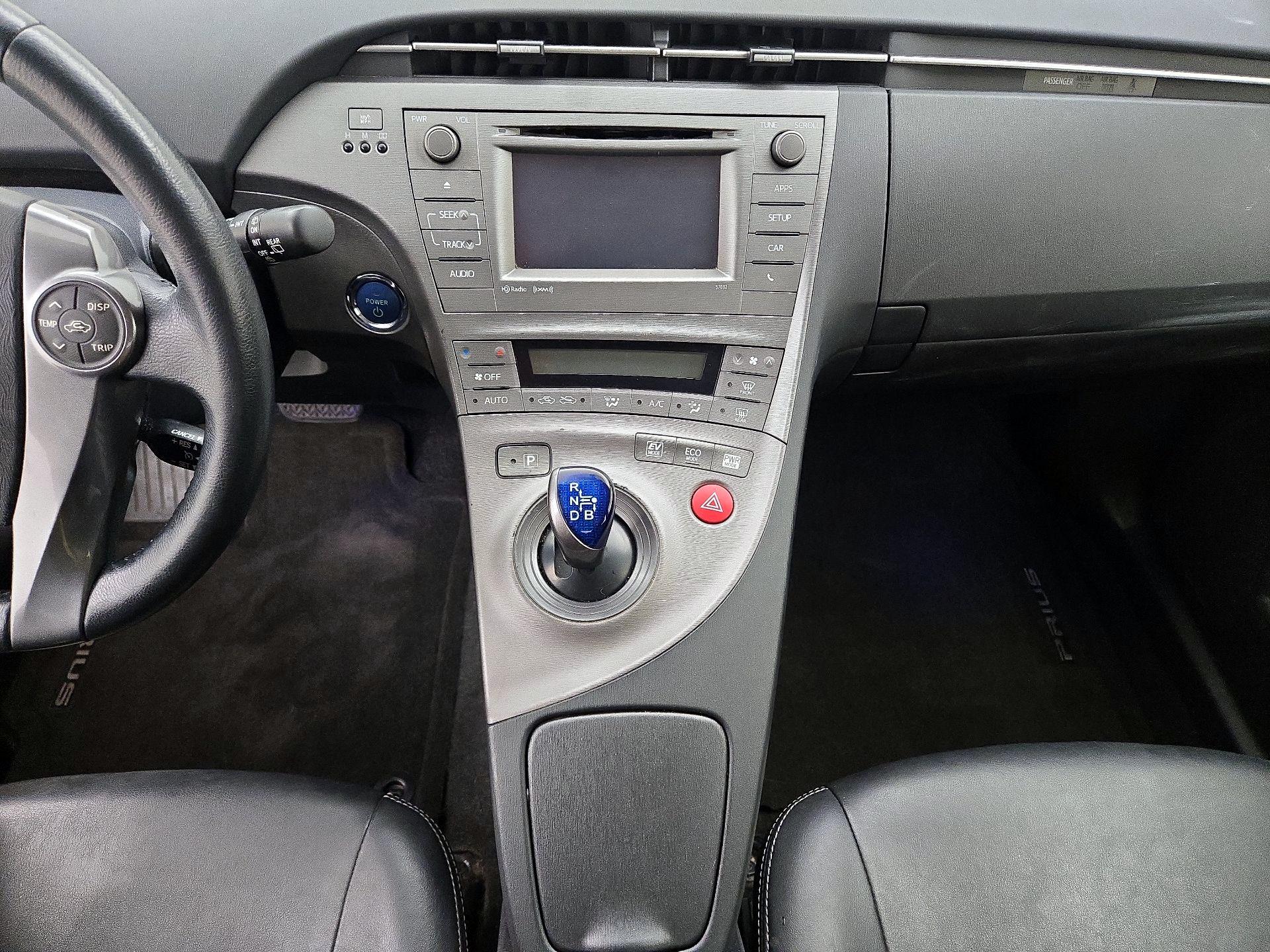 Thumbnail: 2015 Toyota Prius - 18