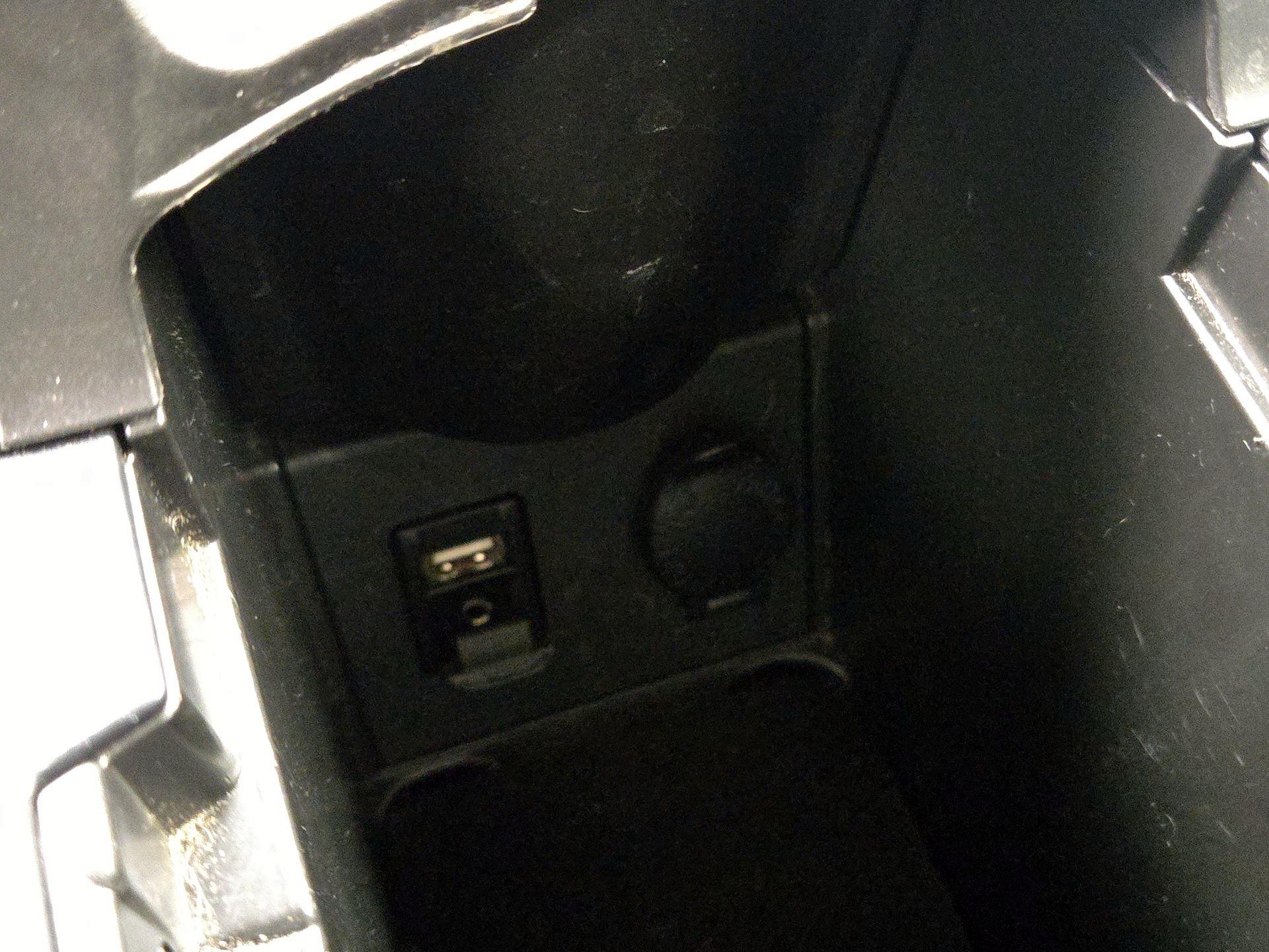 Thumbnail: 2015 Toyota Prius - 19