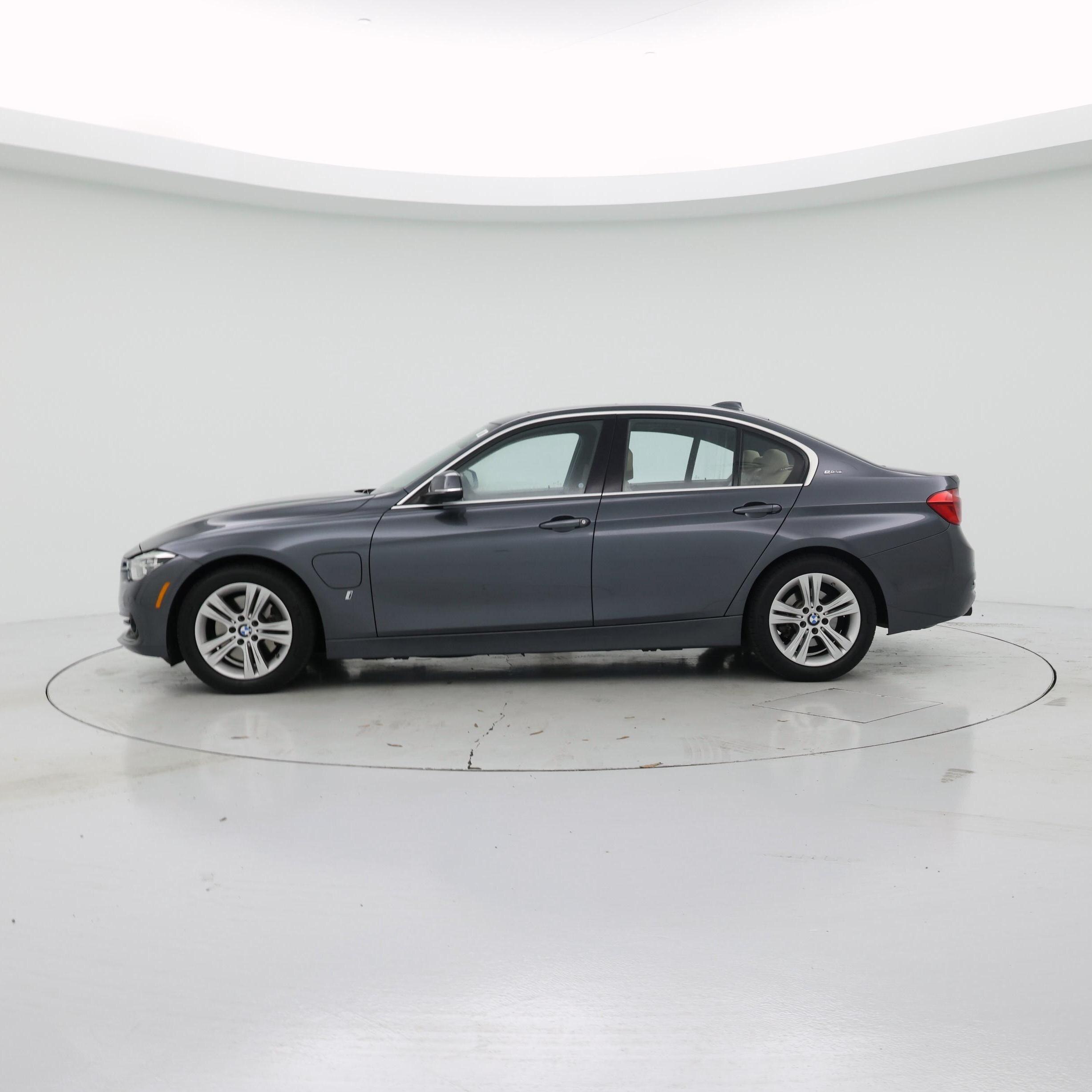 Thumbnail: 2017 BMW 3 Series - 3