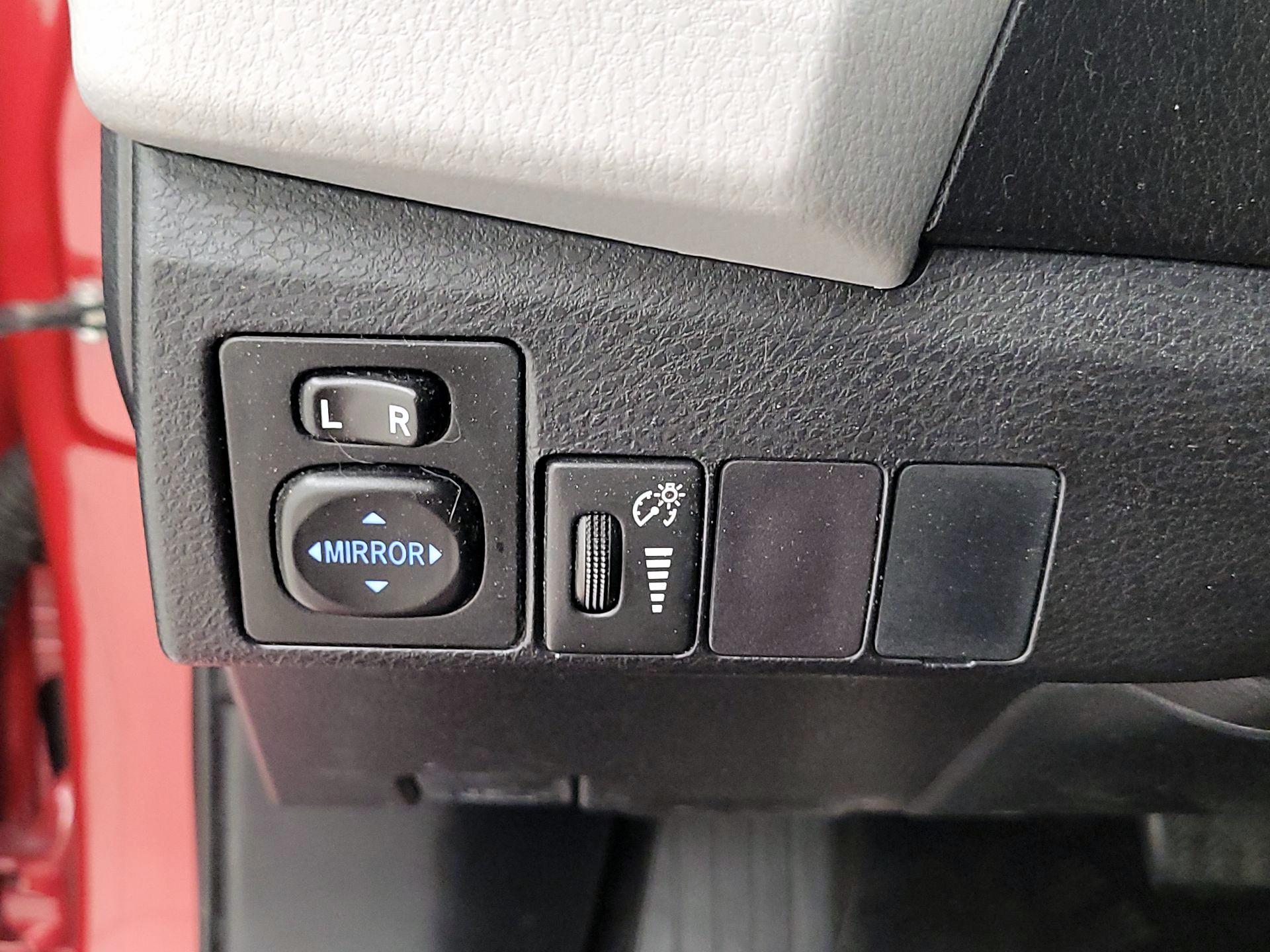 Thumbnail: 2016 Toyota Corolla - 13
