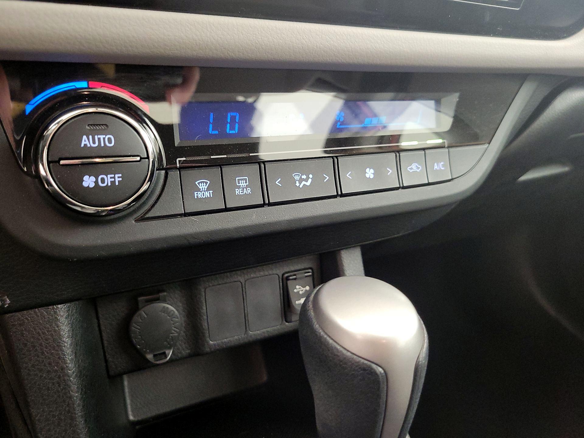 Thumbnail: 2016 Toyota Corolla - 16
