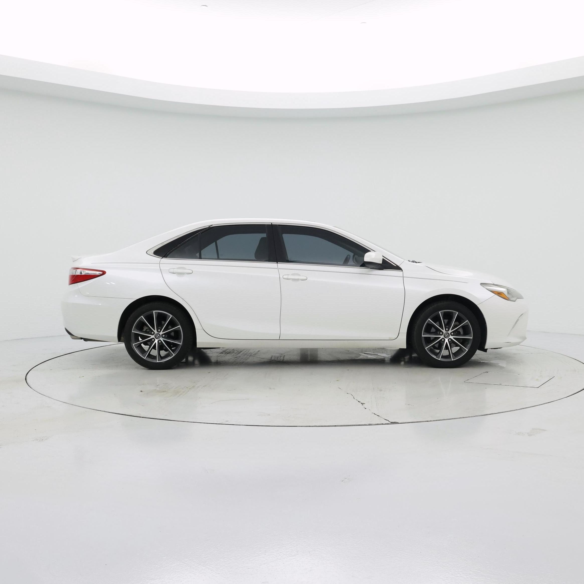 Thumbnail: 2017 Toyota Camry - 7
