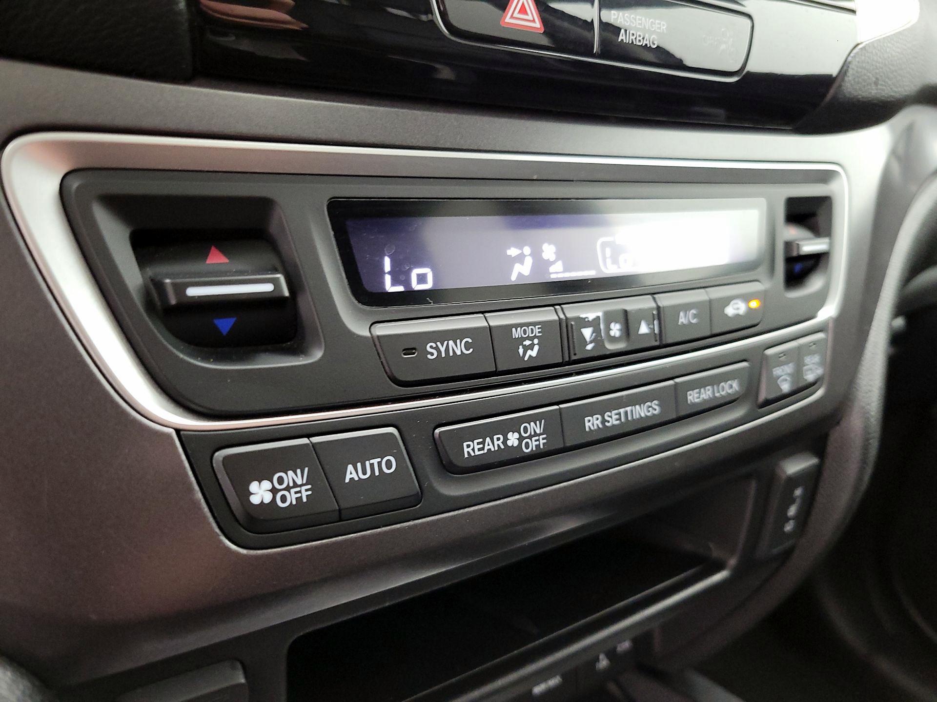 Thumbnail: 2017 Honda Pilot - 16