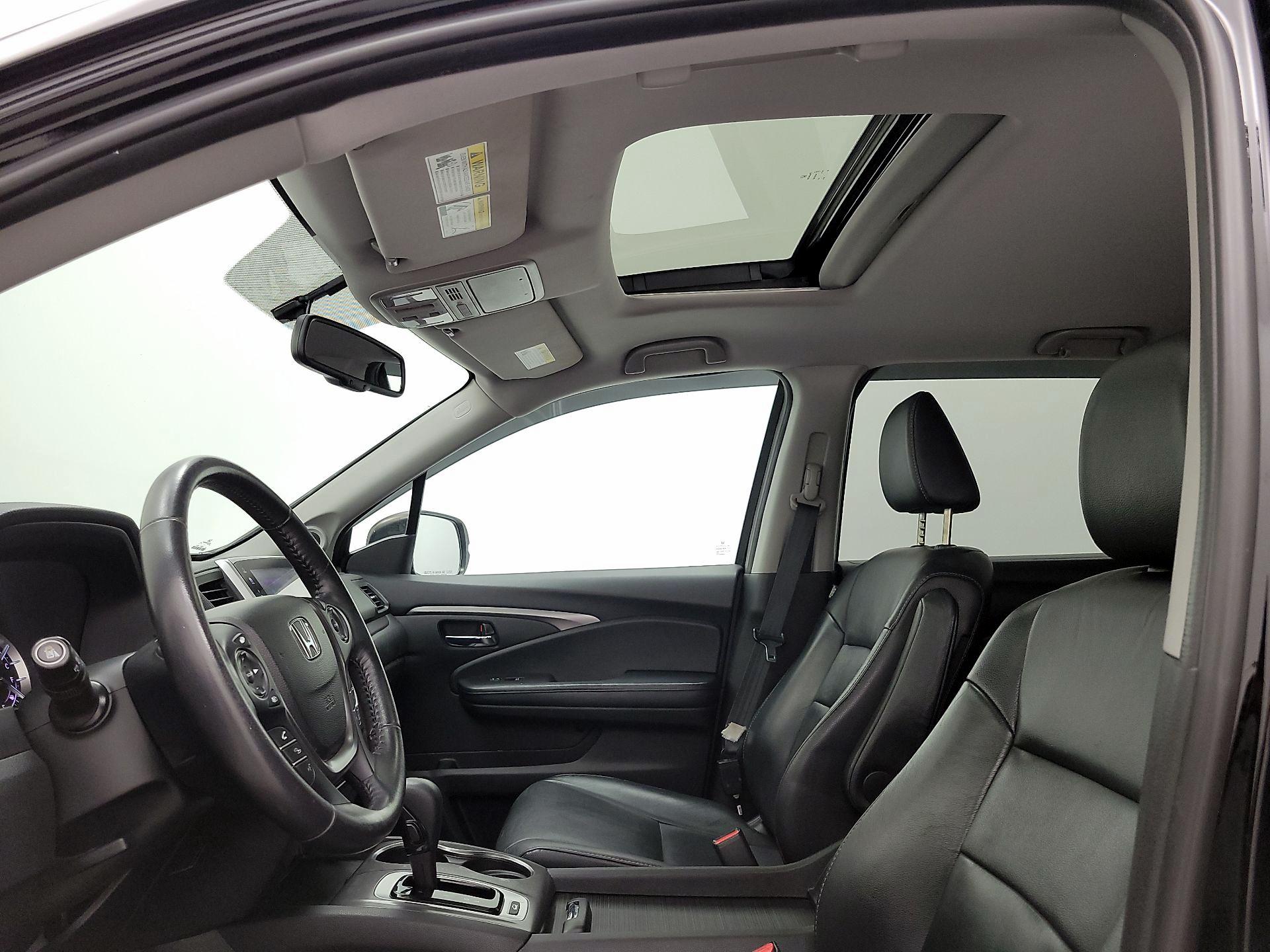 Thumbnail: 2017 Honda Pilot - 19