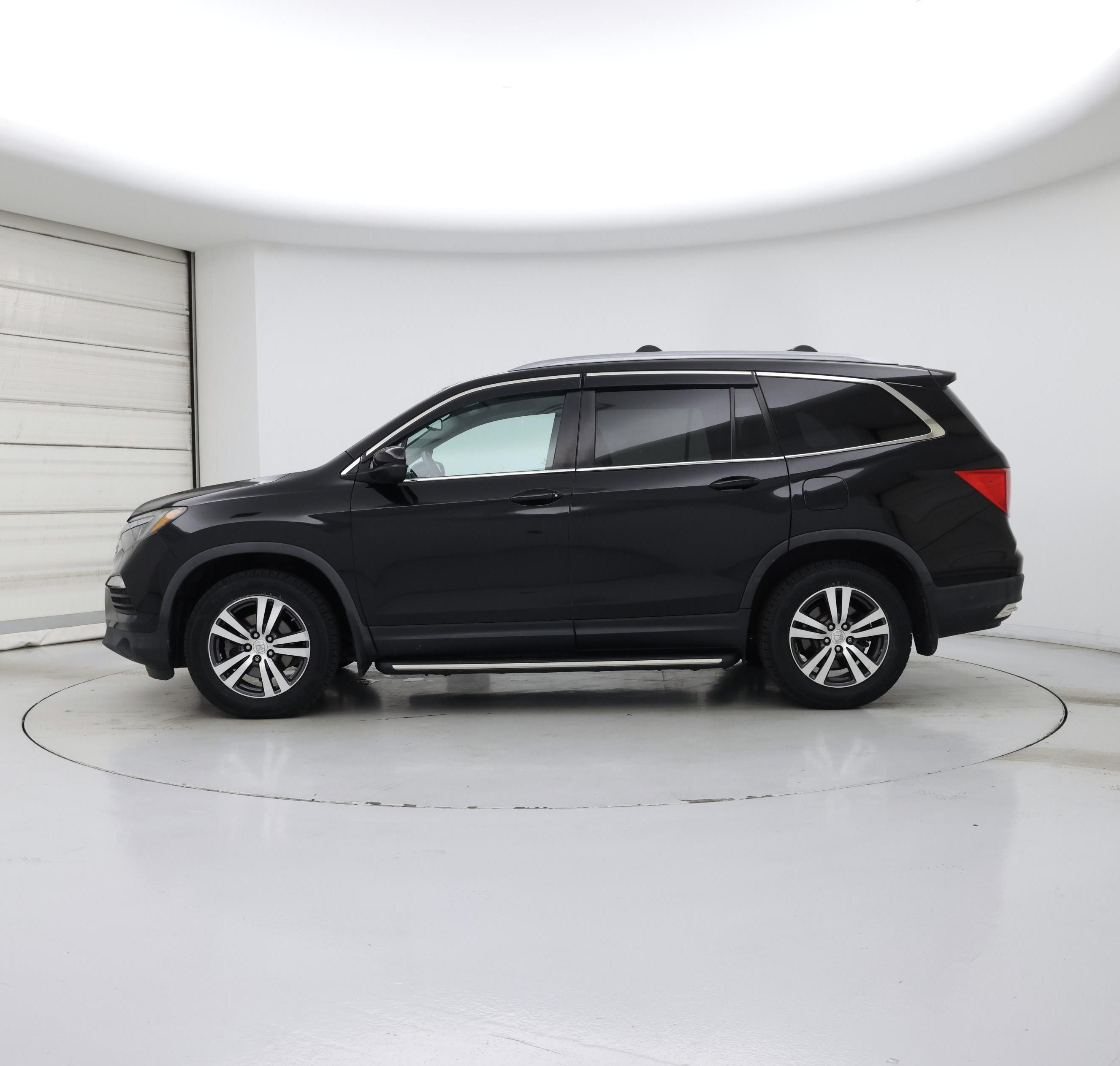 Thumbnail: 2017 Honda Pilot - 3