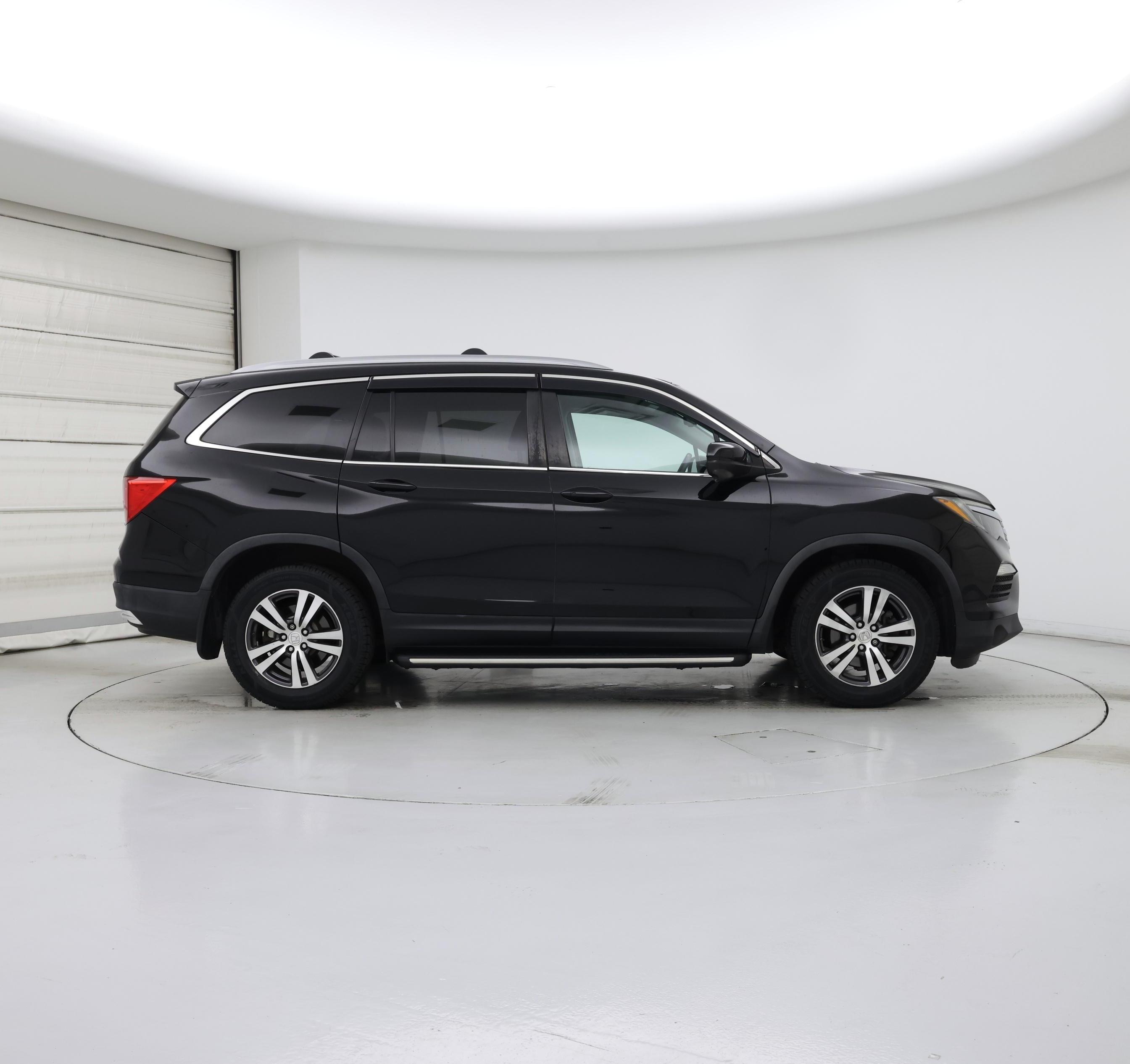 Thumbnail: 2017 Honda Pilot - 7
