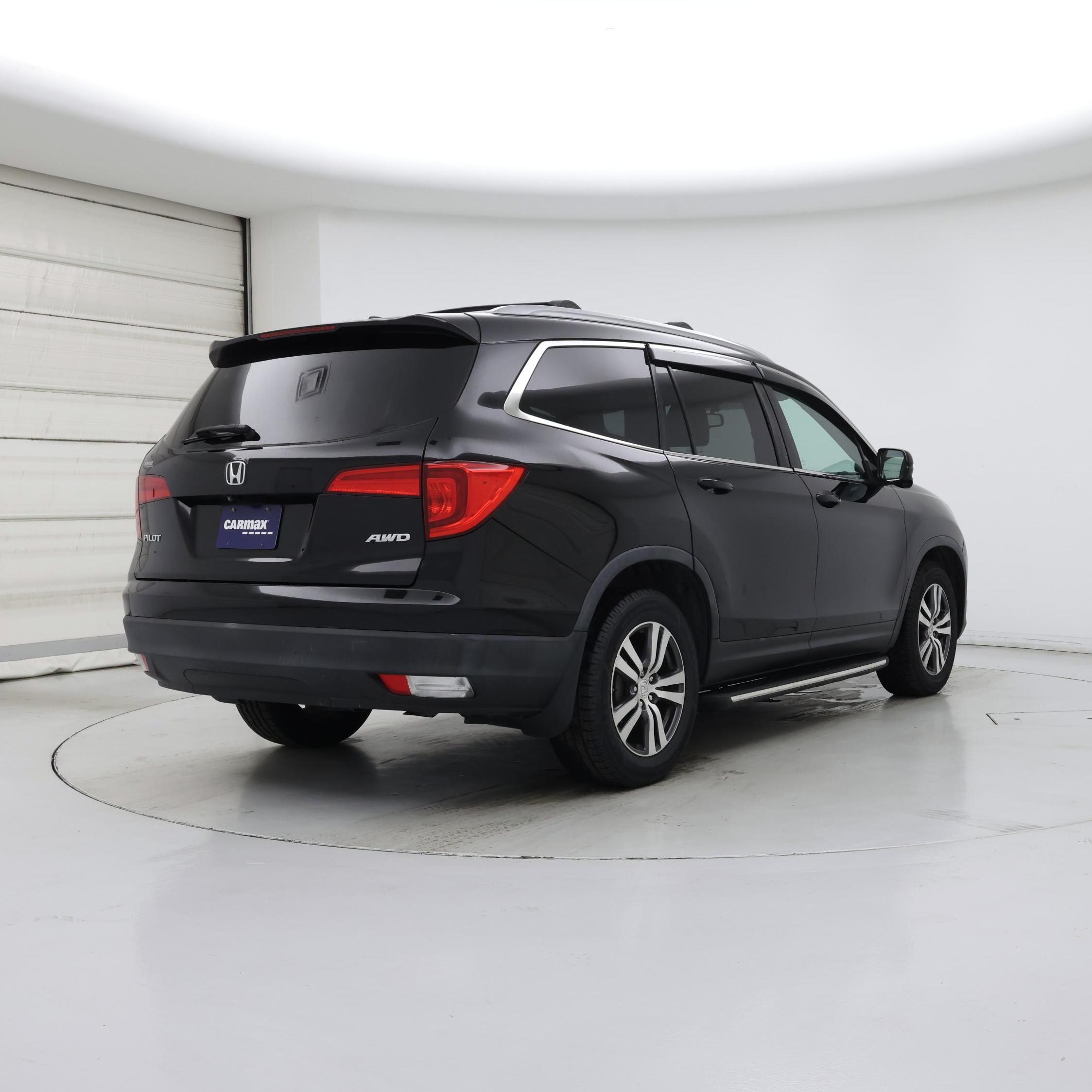 Thumbnail: 2017 Honda Pilot - 8