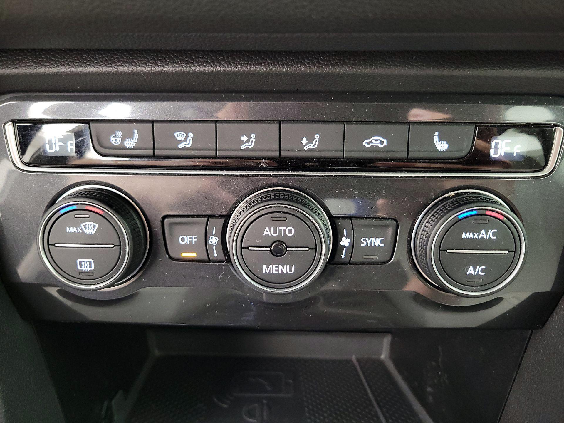 Thumbnail: 2021 Volkswagen Tiguan - 16