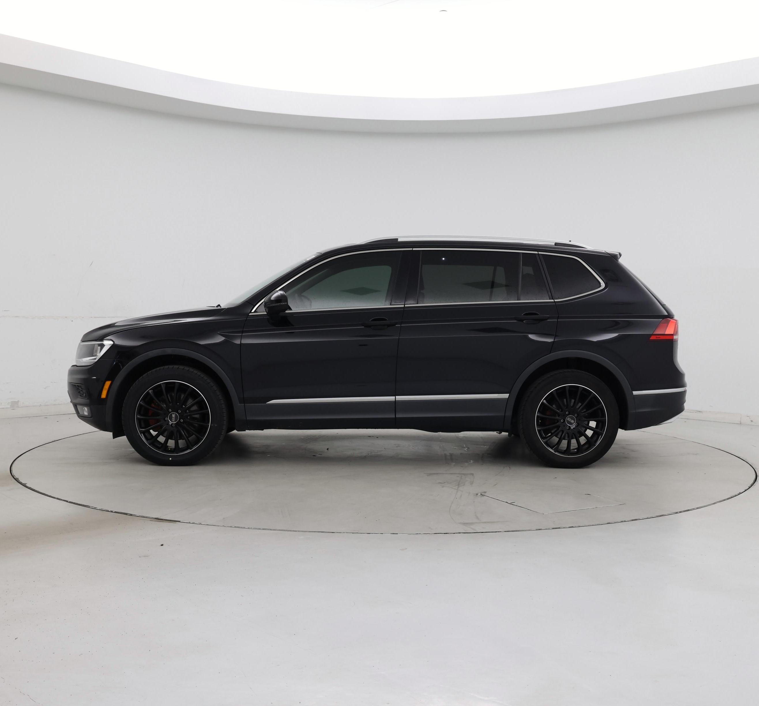 Thumbnail: 2021 Volkswagen Tiguan - 3