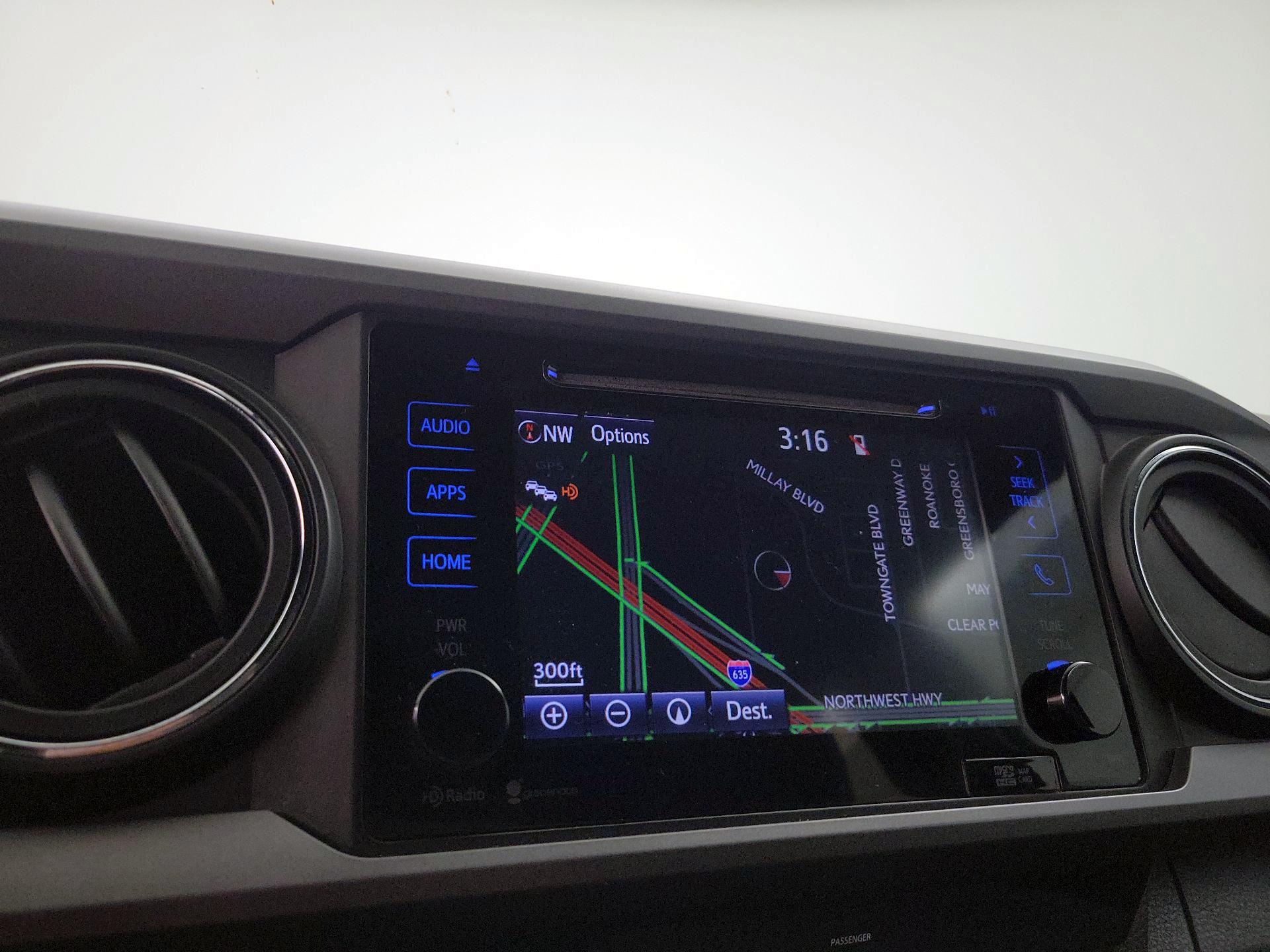 Thumbnail: 2016 Toyota Tacoma - 14