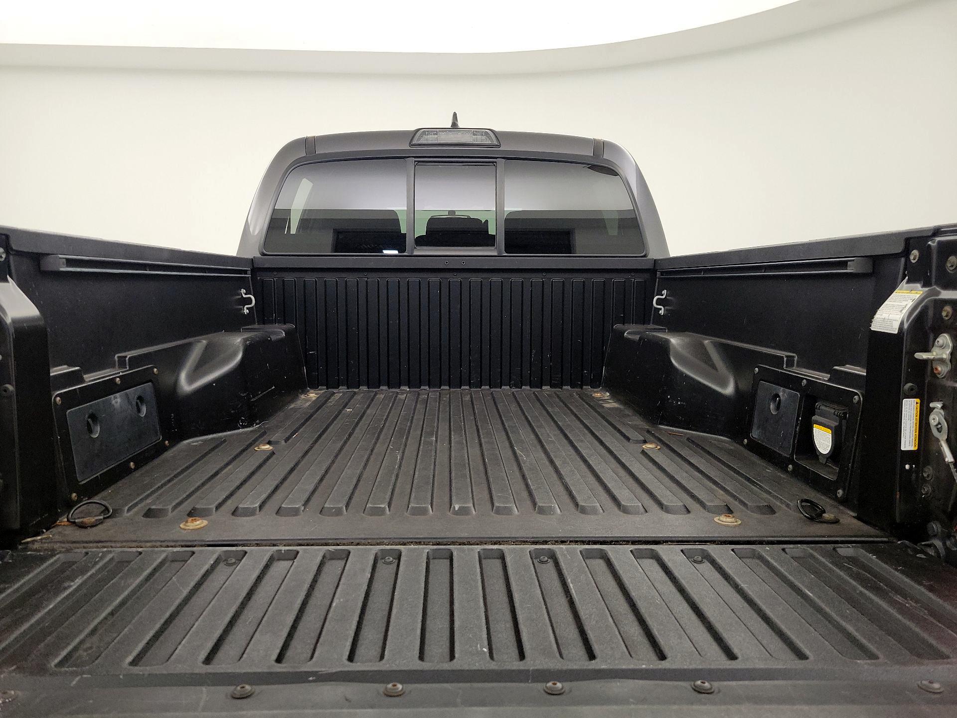 Thumbnail: 2016 Toyota Tacoma - 20