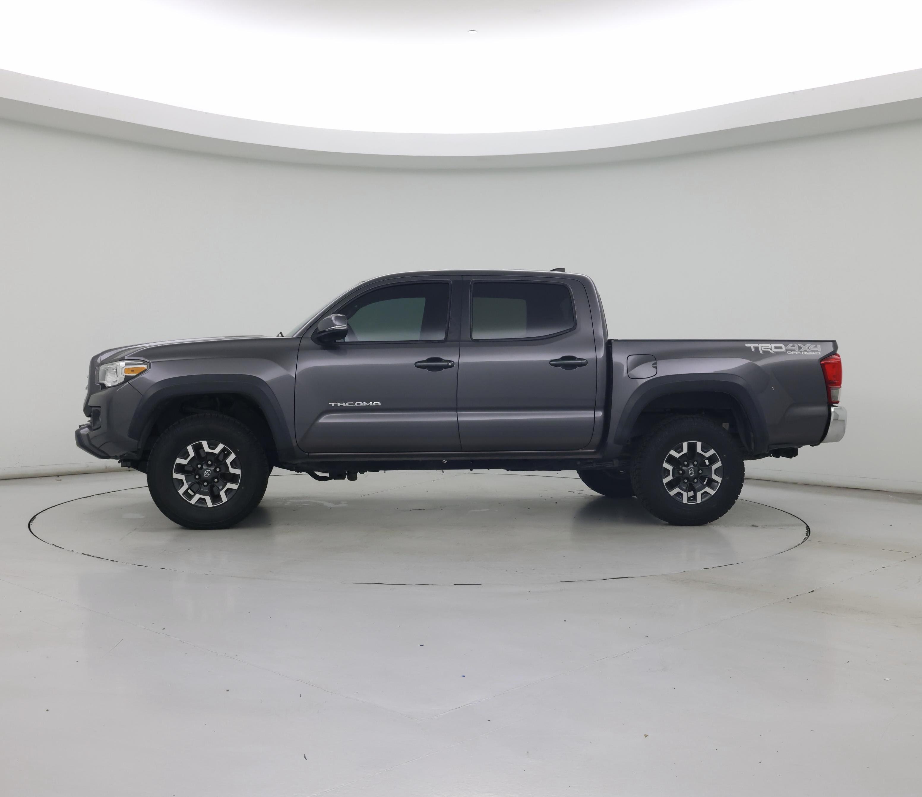 Thumbnail: 2016 Toyota Tacoma - 3
