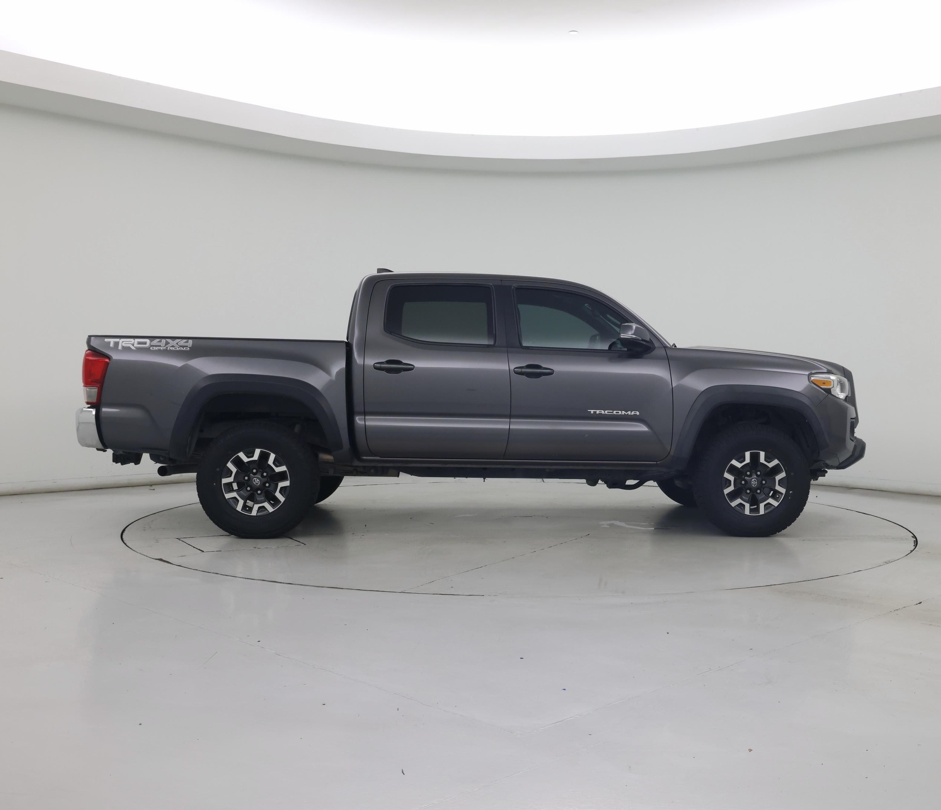 Thumbnail: 2016 Toyota Tacoma - 7