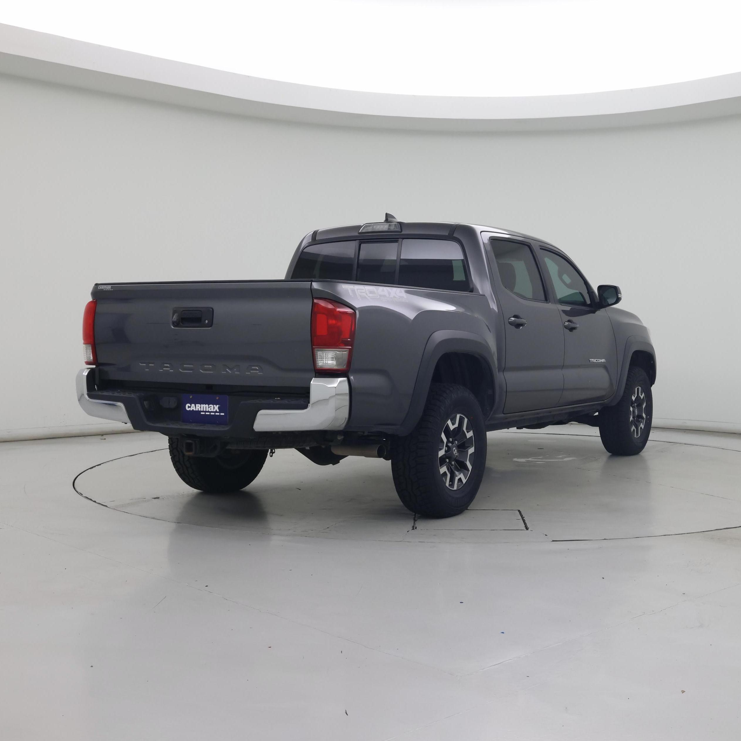 Thumbnail: 2016 Toyota Tacoma - 8